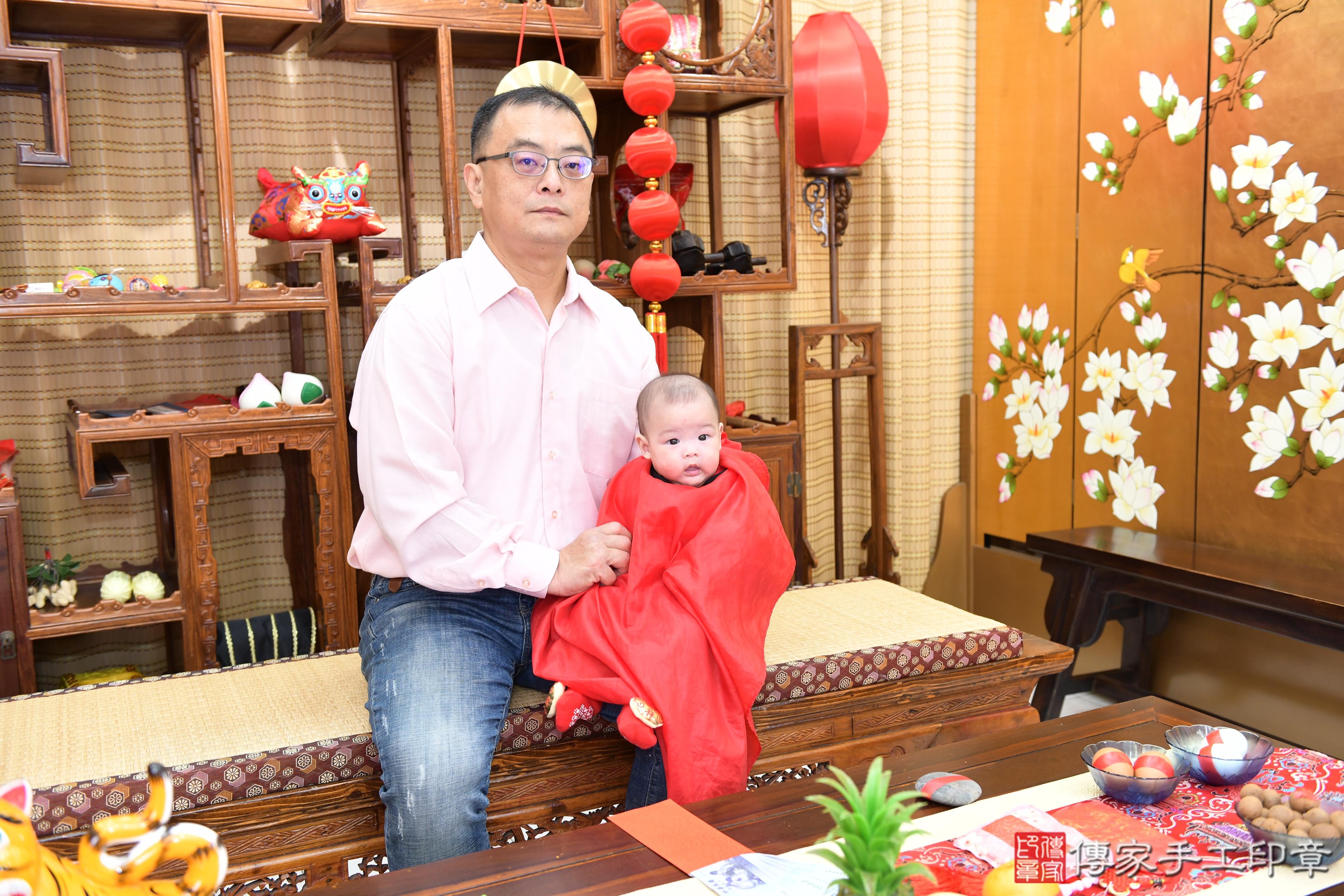 傳家手工印章台南店、抓周、度脺、美式風會場、傳家嬰兒古禮、吉祥話、抓周道具物品24種、拍照。抓周證書。寶寶抓周、滿周歲、生日快樂、祝福