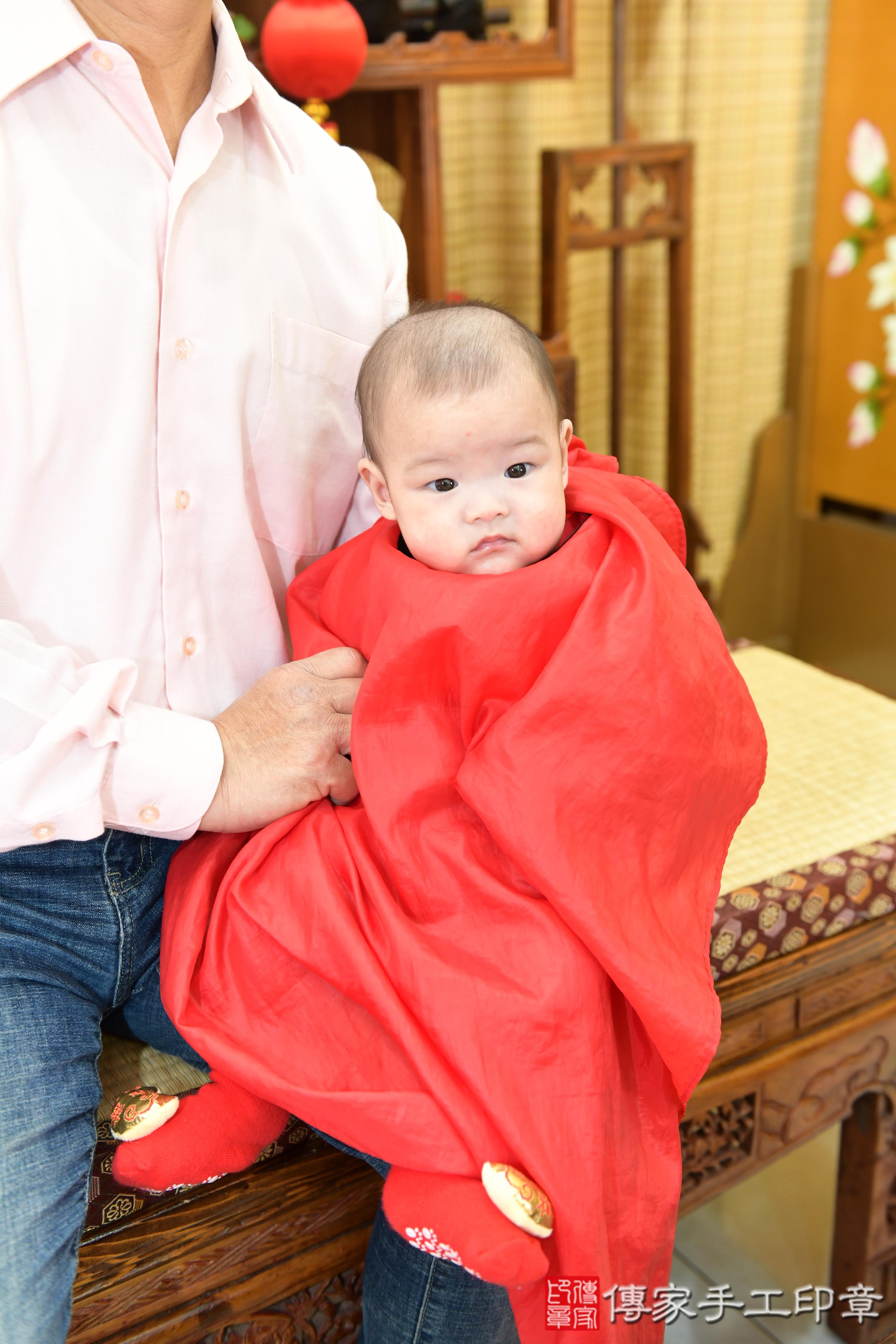 傳家手工印章台南店、抓周、度脺、美式風會場、傳家嬰兒古禮、吉祥話、抓周道具物品24種、拍照。抓周證書。寶寶抓周、滿周歲、生日快樂、祝福