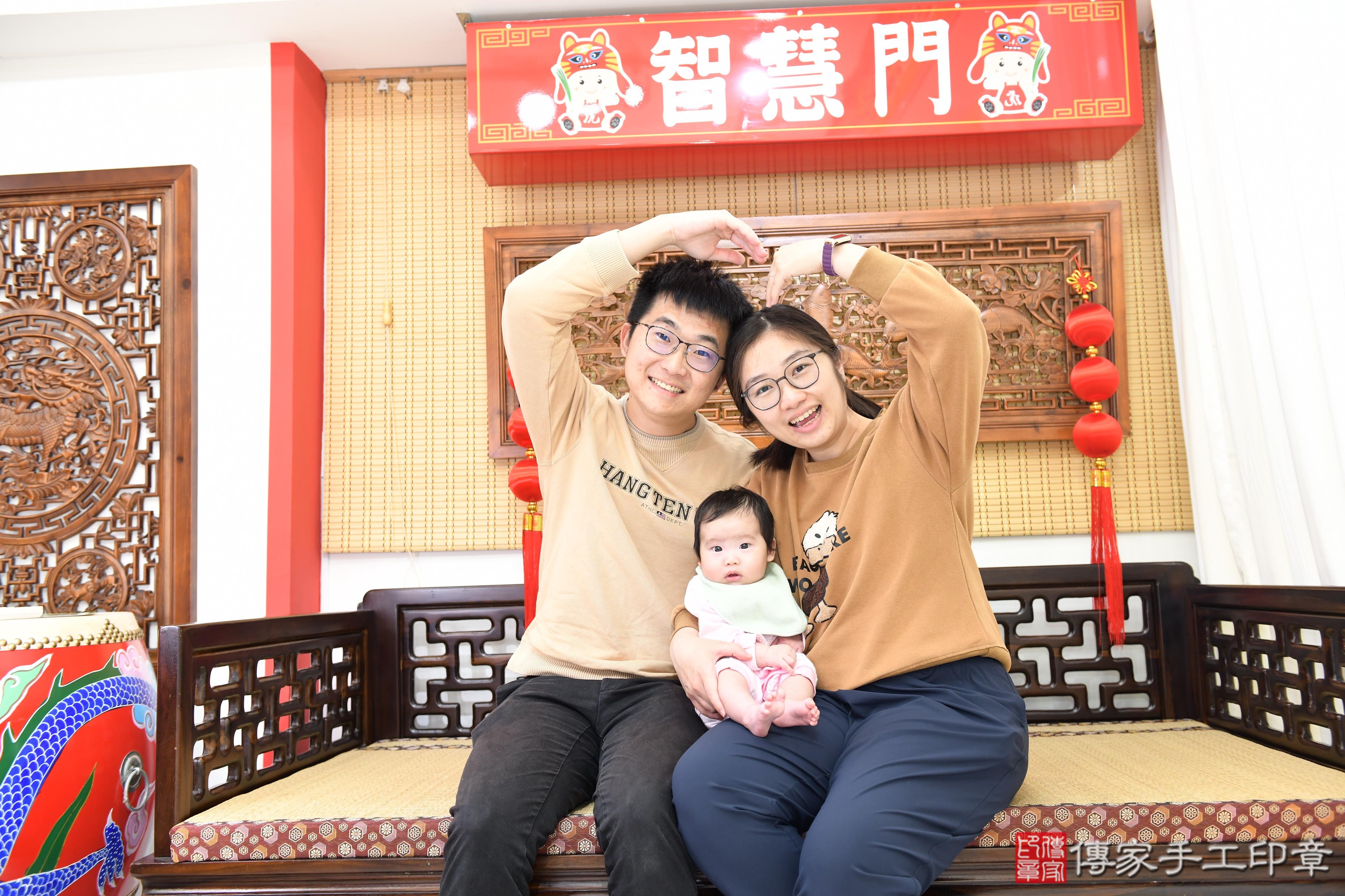 傳家手工印章台南店、抓周、度脺、美式風會場、傳家嬰兒古禮、吉祥話、抓周道具物品24種、拍照。抓周證書。寶寶抓周、滿周歲、生日快樂、祝福