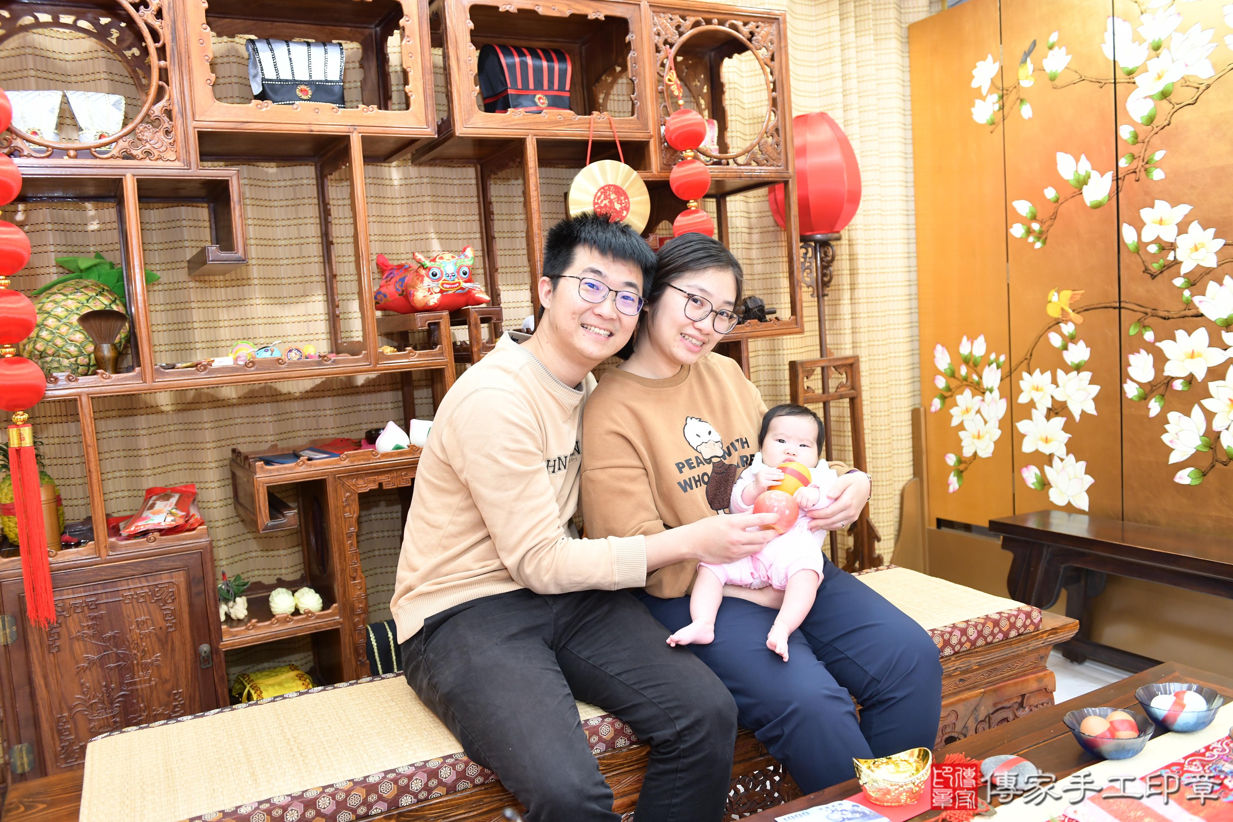 傳家手工印章台南店、抓周、度脺、美式風會場、傳家嬰兒古禮、吉祥話、抓周道具物品24種、拍照。抓周證書。寶寶抓周、滿周歲、生日快樂、祝福