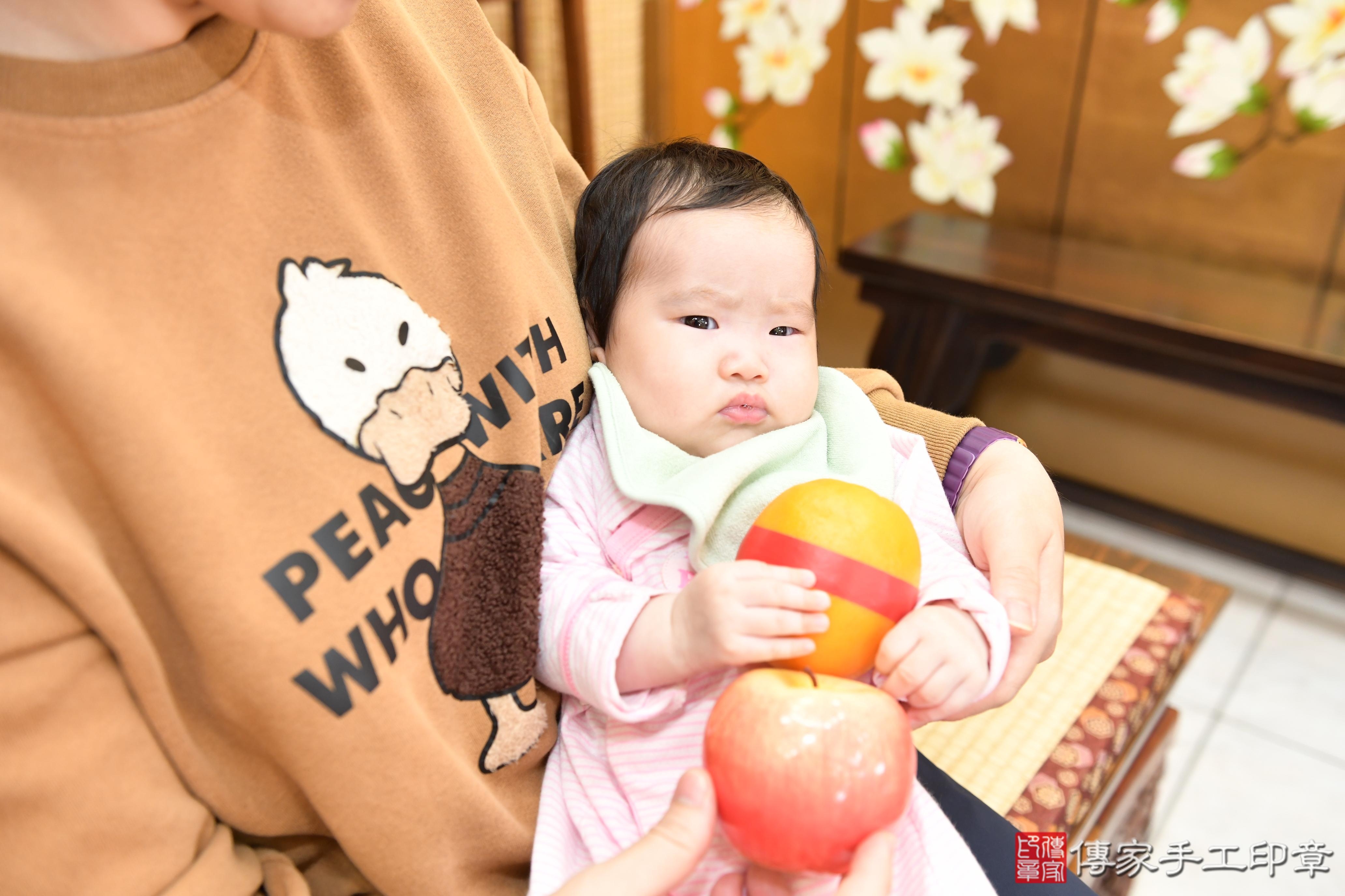 傳家手工印章台南店、抓周、度脺、美式風會場、傳家嬰兒古禮、吉祥話、抓周道具物品24種、拍照。抓周證書。寶寶抓周、滿周歲、生日快樂、祝福