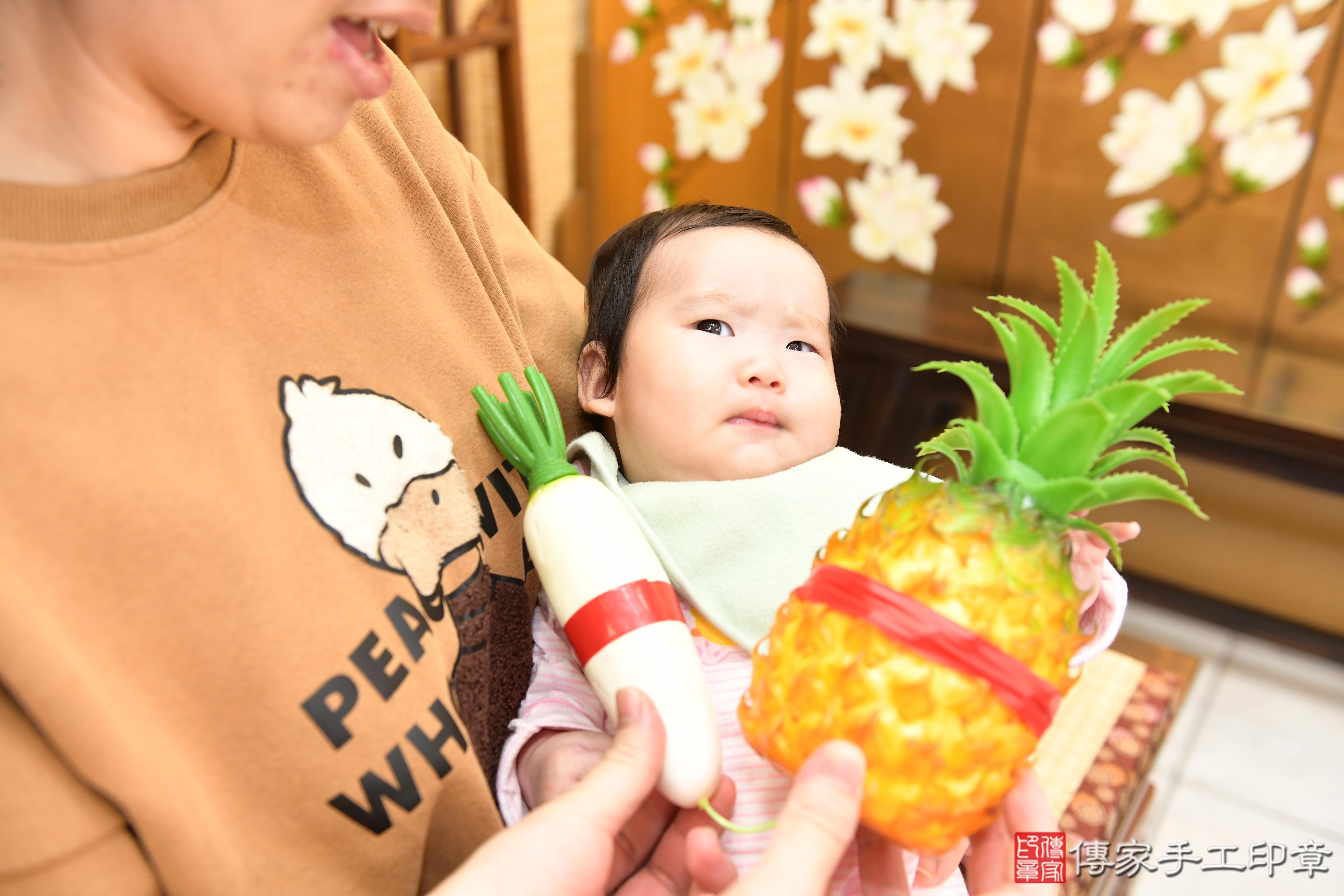 傳家手工印章台南店、抓周、度脺、美式風會場、傳家嬰兒古禮、吉祥話、抓周道具物品24種、拍照。抓周證書。寶寶抓周、滿周歲、生日快樂、祝福