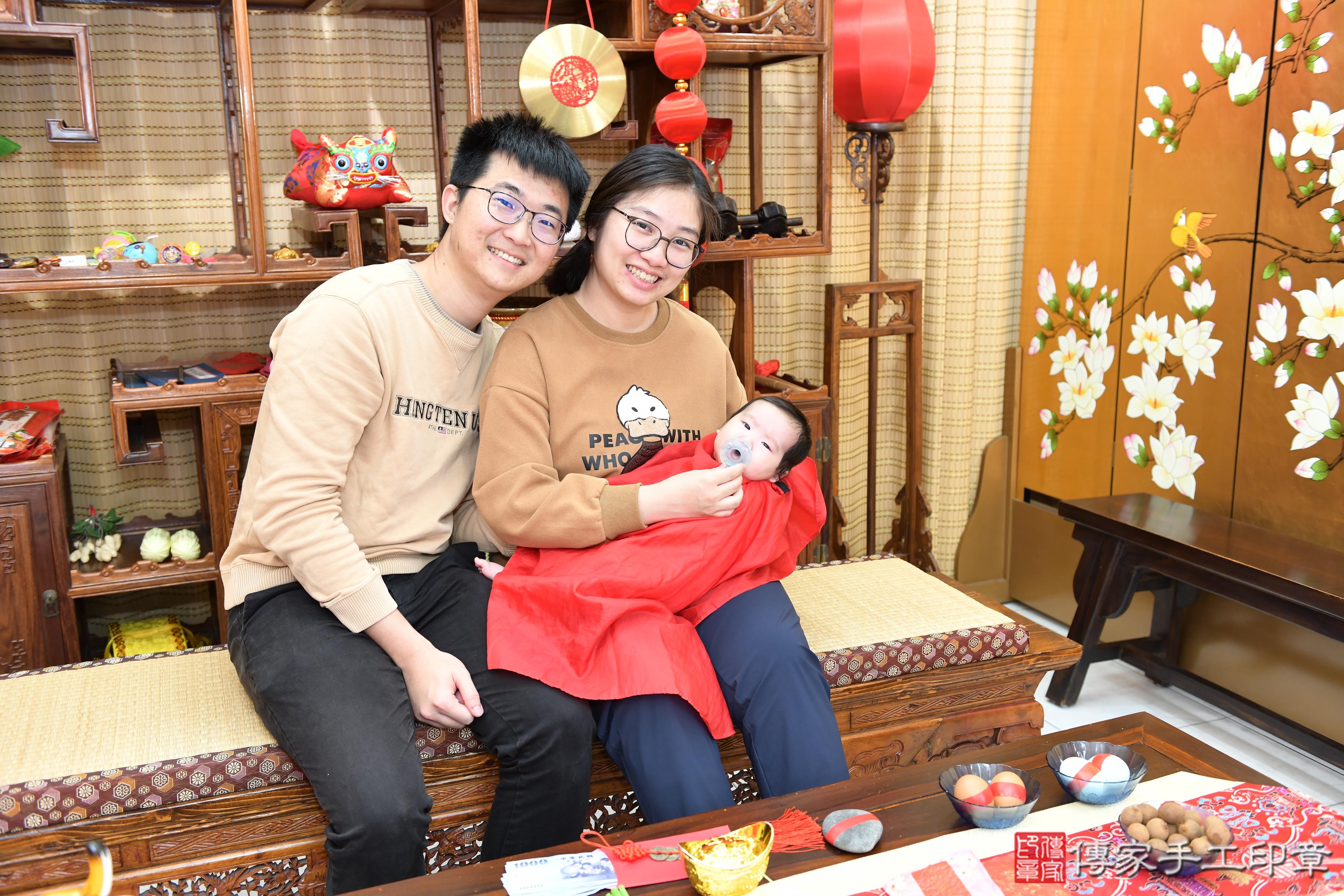 傳家手工印章台南店、抓周、度脺、美式風會場、傳家嬰兒古禮、吉祥話、抓周道具物品24種、拍照。抓周證書。寶寶抓周、滿周歲、生日快樂、祝福