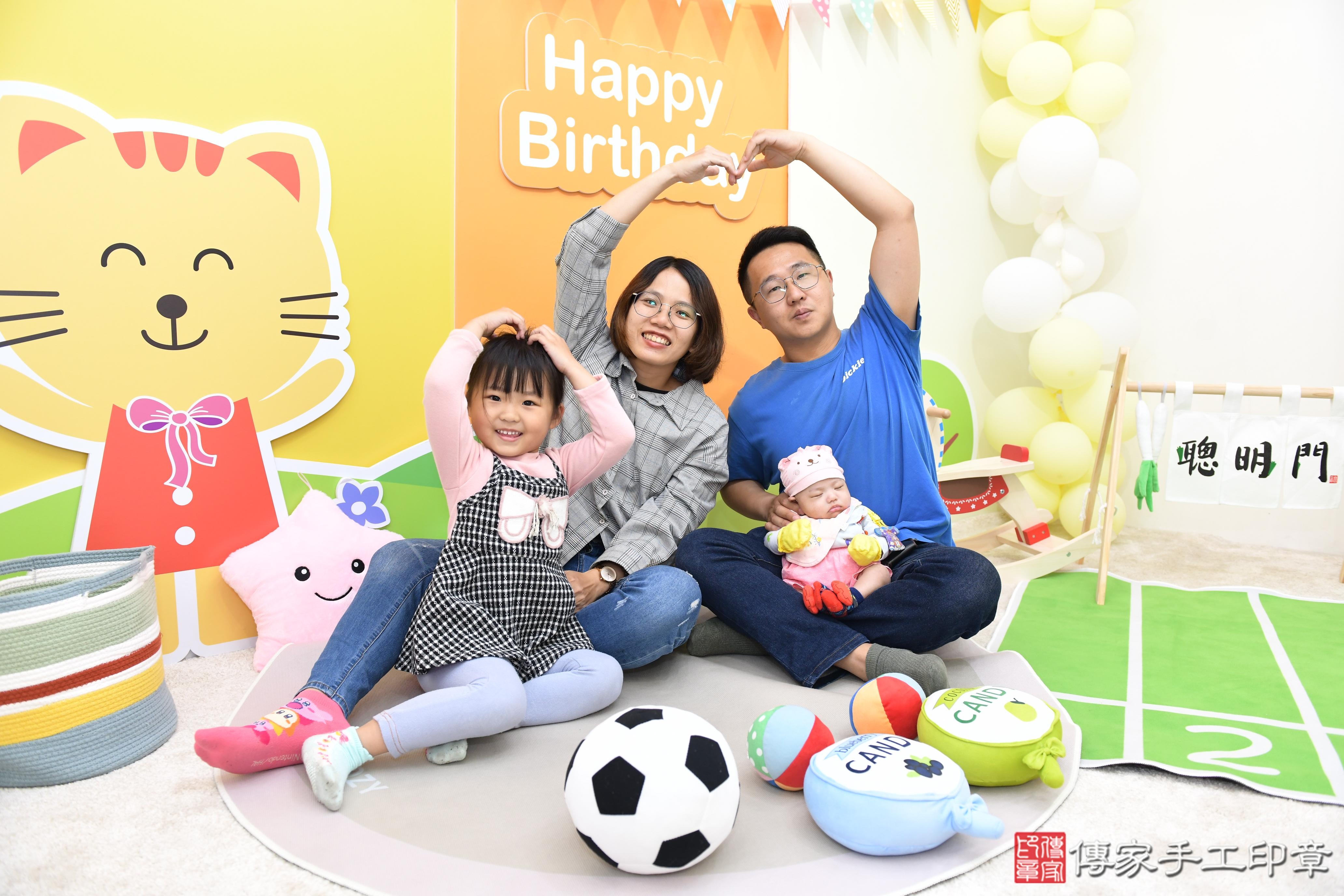 傳家手工印章台南店、抓周、度脺、美式風會場、傳家嬰兒古禮、吉祥話、抓周道具物品24種、拍照。抓周證書。寶寶抓周、滿周歲、生日快樂、祝福