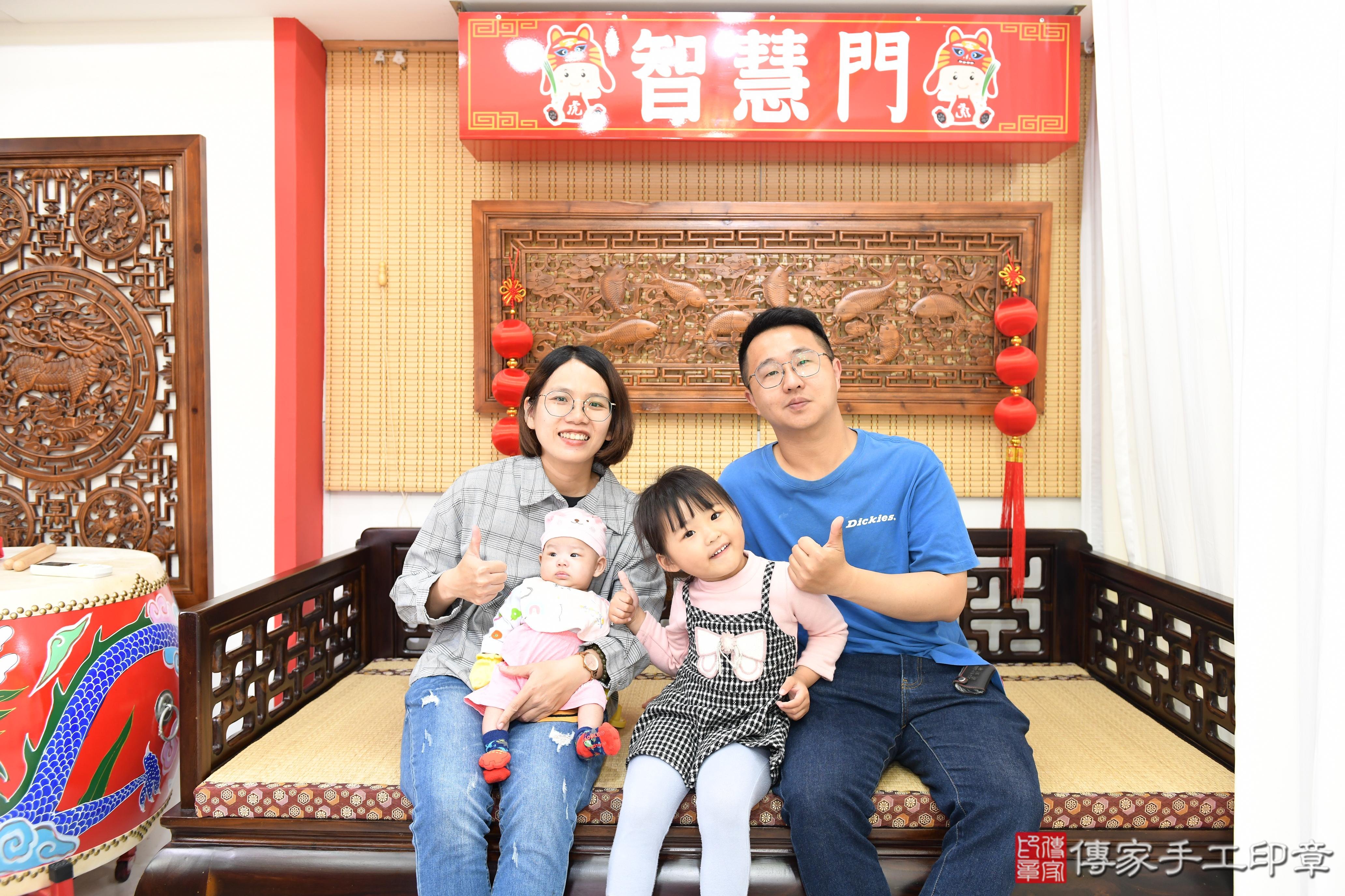 傳家手工印章台南店、抓周、度脺、美式風會場、傳家嬰兒古禮、吉祥話、抓周道具物品24種、拍照。抓周證書。寶寶抓周、滿周歲、生日快樂、祝福