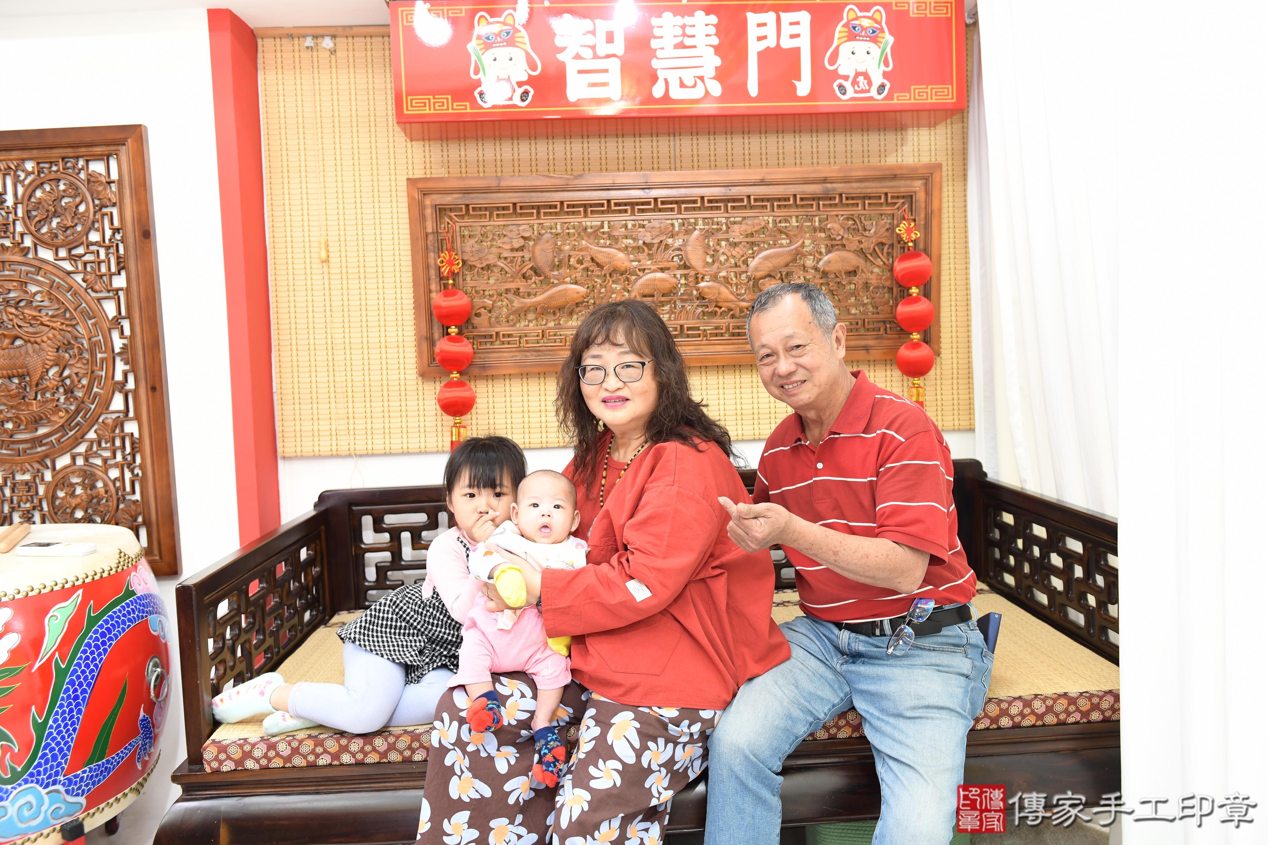 傳家手工印章台南店、抓周、度脺、美式風會場、傳家嬰兒古禮、吉祥話、抓周道具物品24種、拍照。抓周證書。寶寶抓周、滿周歲、生日快樂、祝福