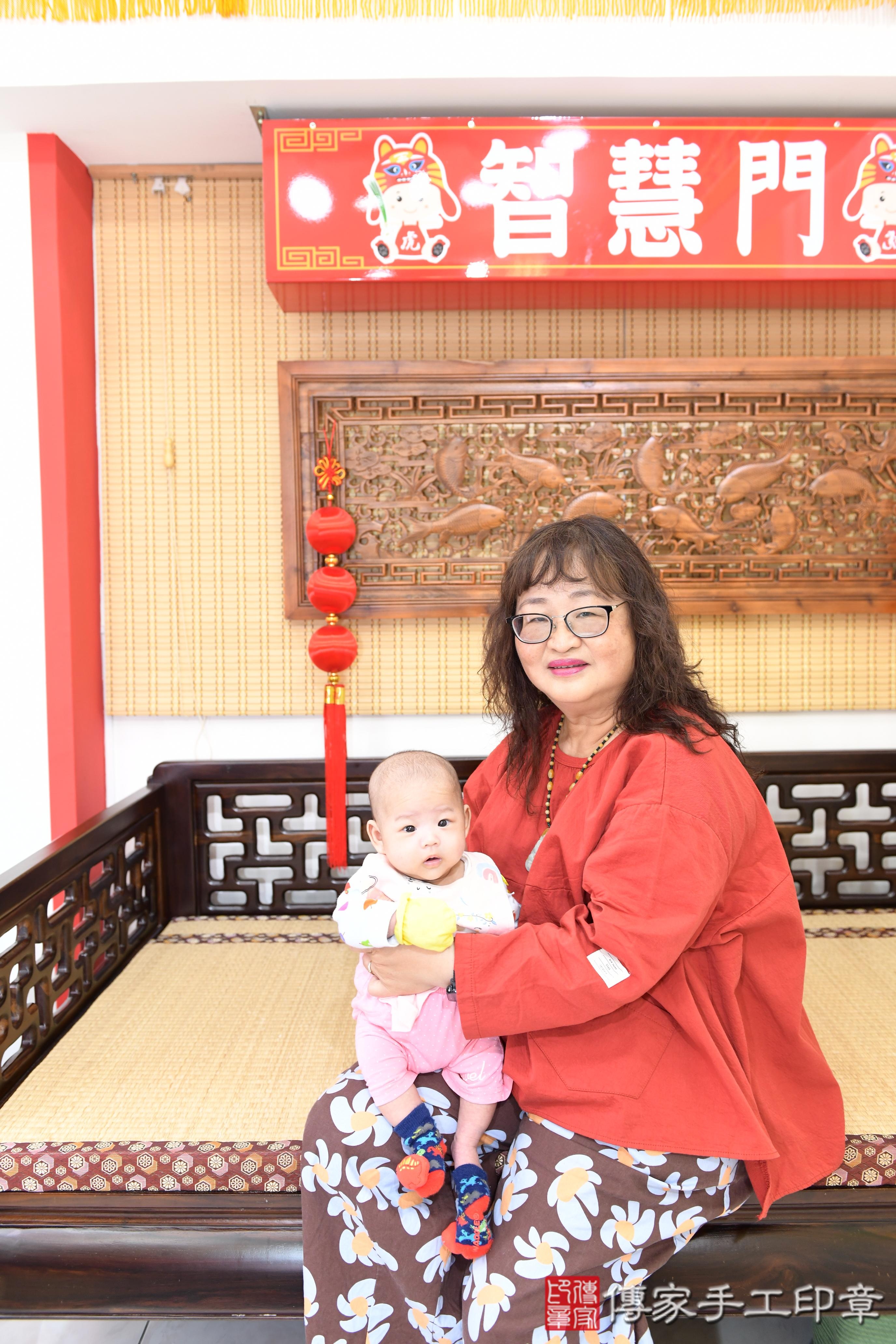傳家手工印章台南店、抓周、度脺、美式風會場、傳家嬰兒古禮、吉祥話、抓周道具物品24種、拍照。抓周證書。寶寶抓周、滿周歲、生日快樂、祝福