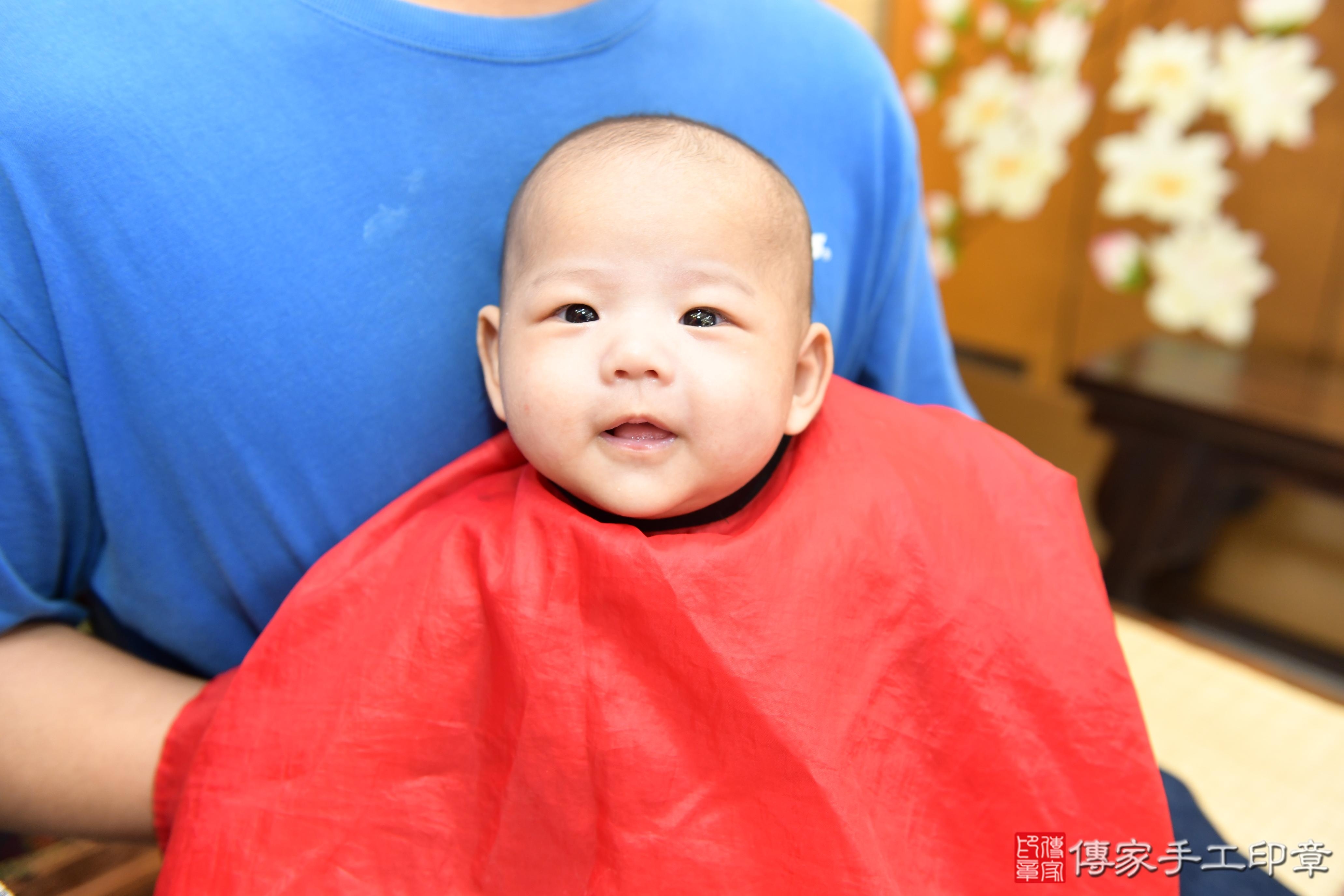 傳家手工印章台南店、抓周、度脺、美式風會場、傳家嬰兒古禮、吉祥話、抓周道具物品24種、拍照。抓周證書。寶寶抓周、滿周歲、生日快樂、祝福