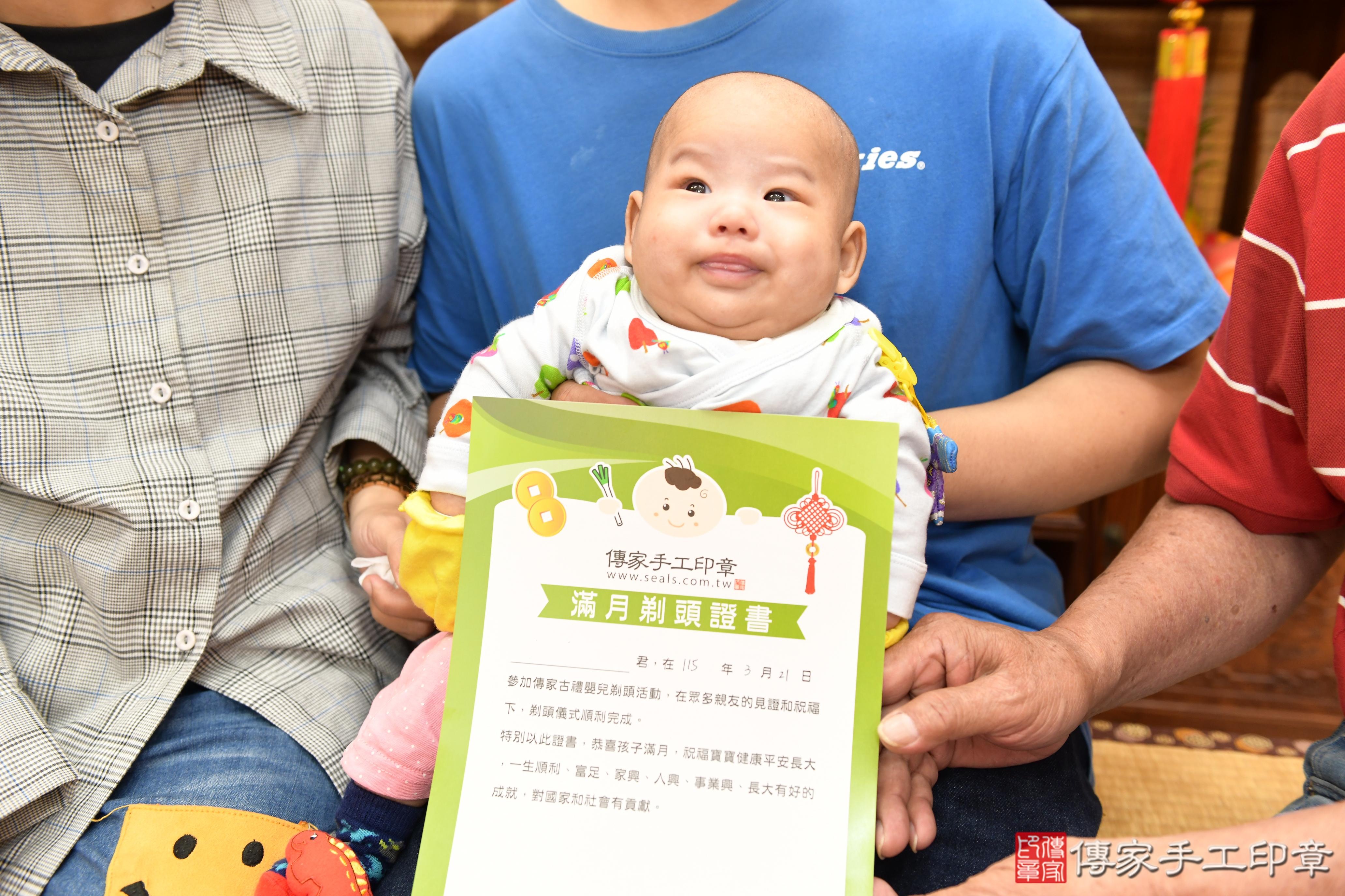 傳家手工印章台南店、抓周、度脺、美式風會場、傳家嬰兒古禮、吉祥話、抓周道具物品24種、拍照。抓周證書。寶寶抓周、滿周歲、生日快樂、祝福