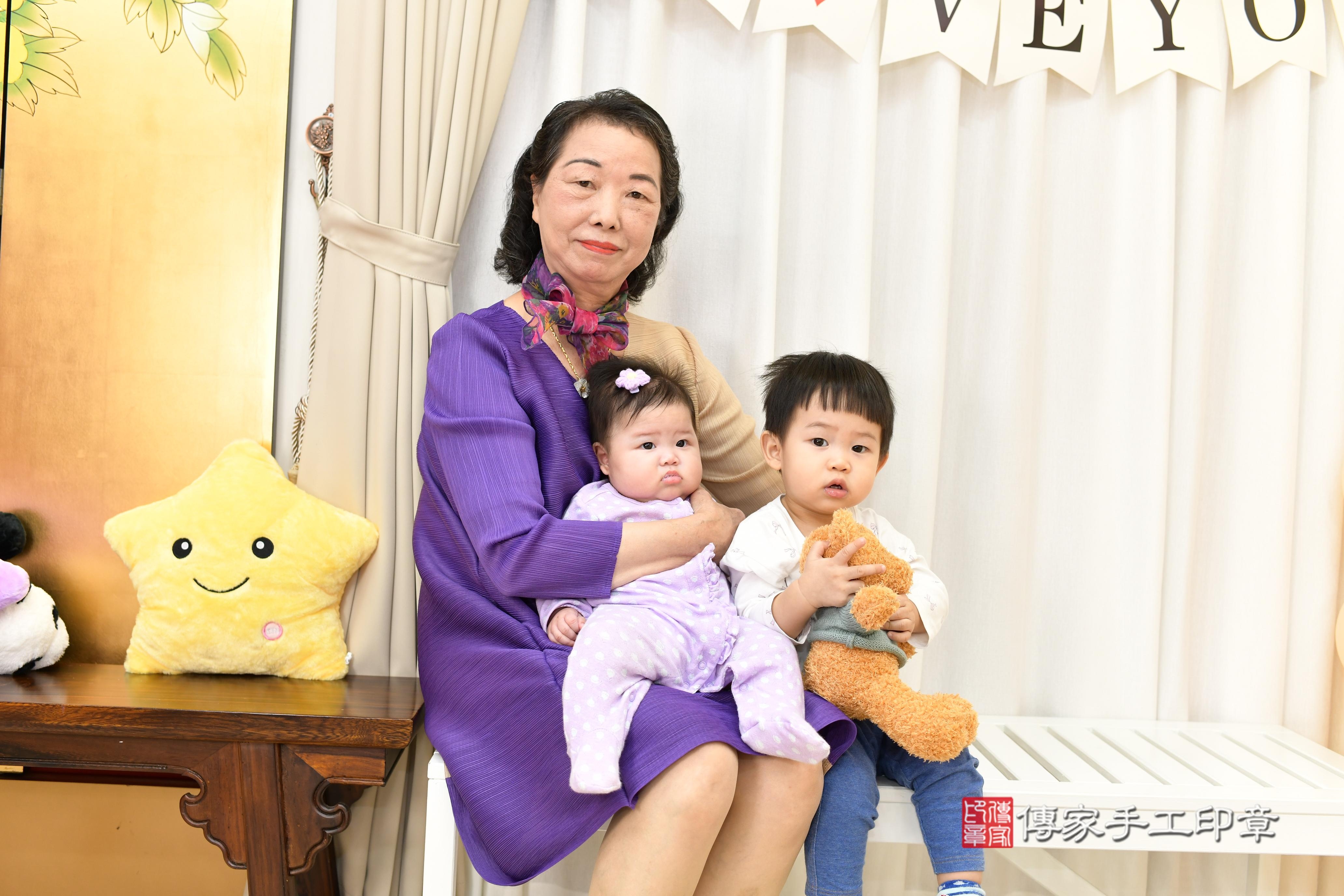 傳家手工印章高雄店、抓周、度脺、美式風會場、傳家嬰兒古禮、吉祥話、抓周道具物品24種、拍照。抓周證書。寶寶抓周、滿周歲、生日快樂、祝福 傳家手工印章高雄店、抓周、度脺、美式風會場、傳家嬰兒古禮、吉祥話、抓周道具物品24種、拍照。抓周證書。寶寶抓周、滿周歲、生日快樂、祝福