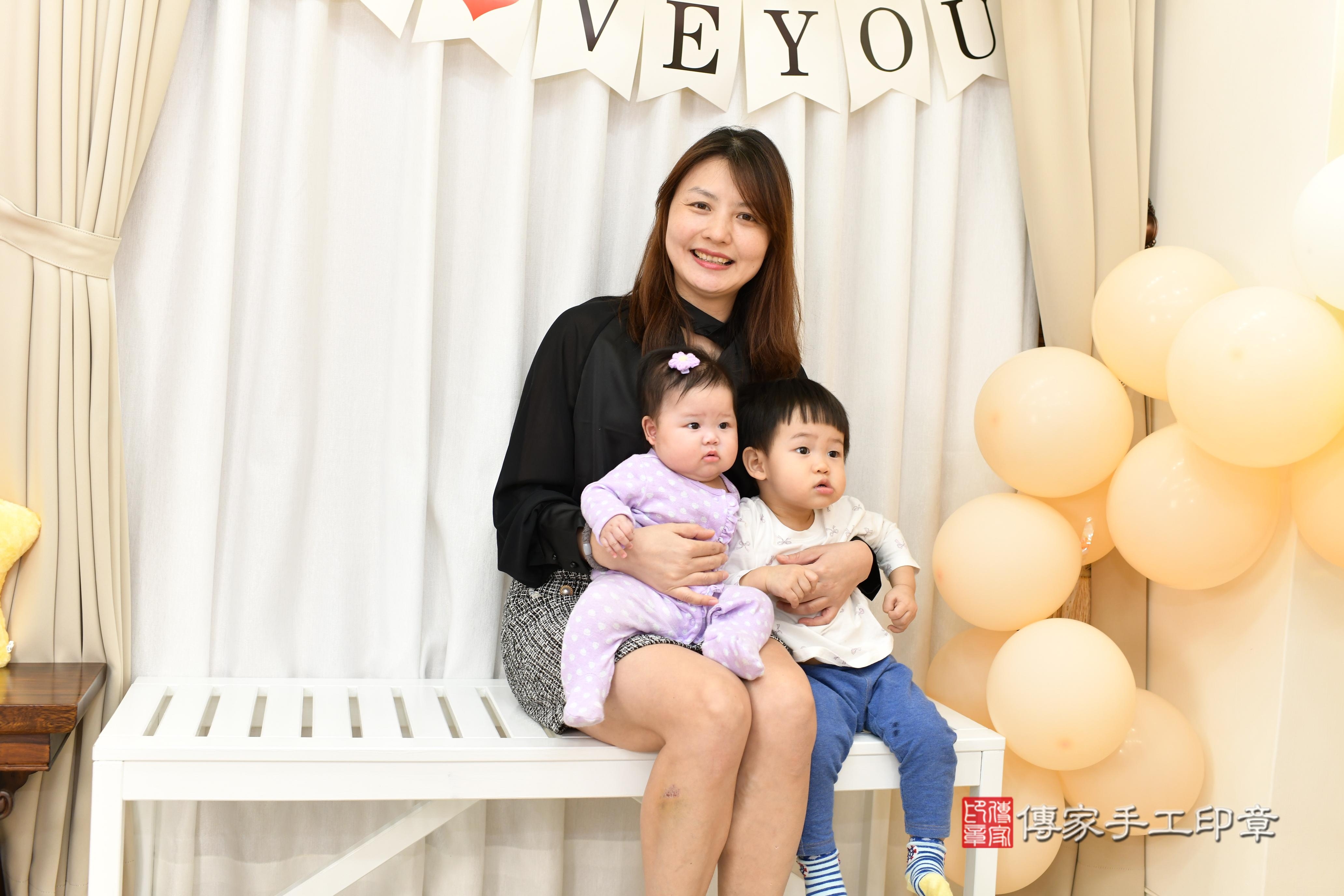 傳家手工印章高雄店、抓周、度脺、美式風會場、傳家嬰兒古禮、吉祥話、抓周道具物品24種、拍照。抓周證書。寶寶抓周、滿周歲、生日快樂、祝福 傳家手工印章高雄店、抓周、度脺、美式風會場、傳家嬰兒古禮、吉祥話、抓周道具物品24種、拍照。抓周證書。寶寶抓周、滿周歲、生日快樂、祝福