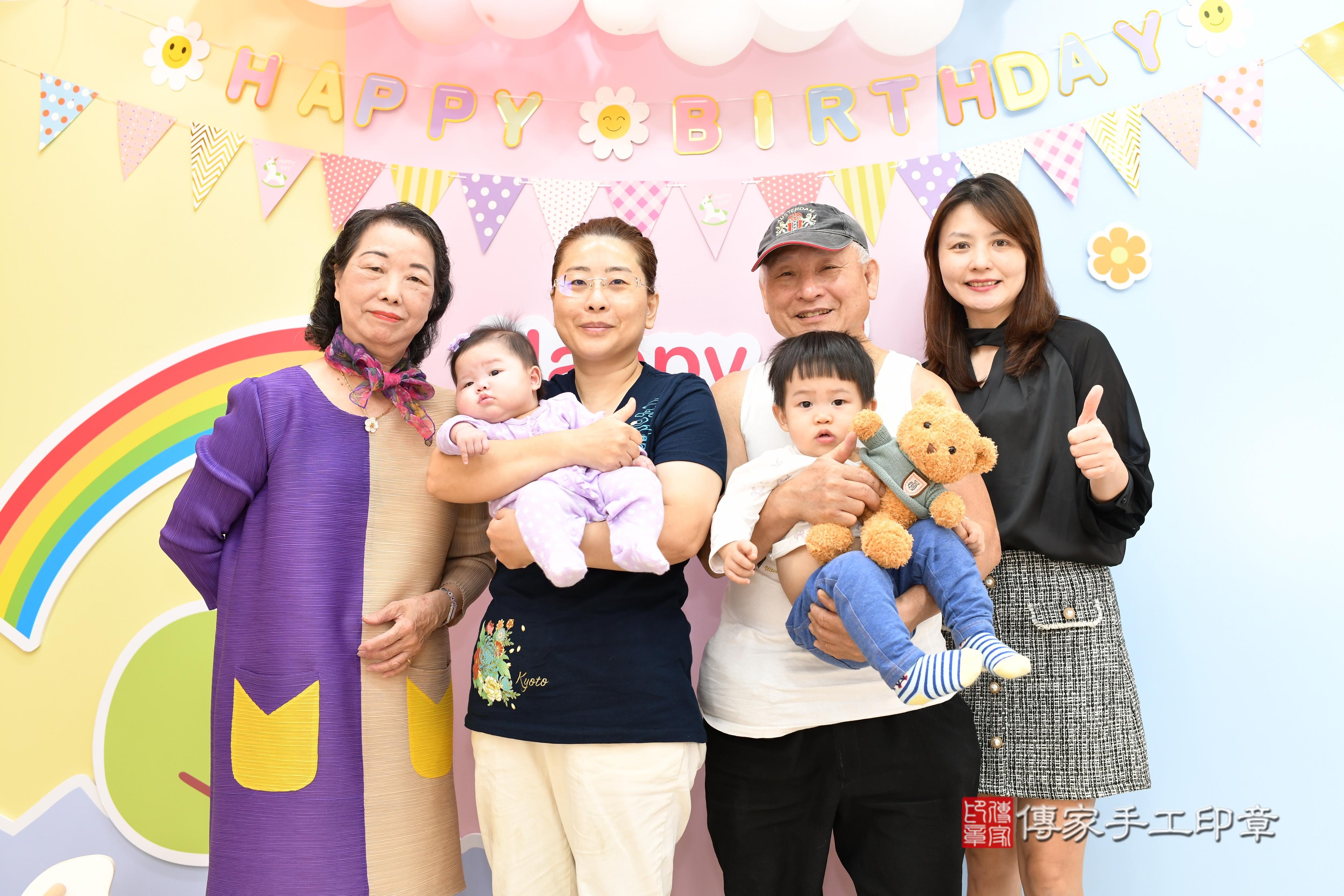 傳家手工印章高雄店、抓周、度脺、美式風會場、傳家嬰兒古禮、吉祥話、抓周道具物品24種、拍照。抓周證書。寶寶抓周、滿周歲、生日快樂、祝福 傳家手工印章高雄店、抓周、度脺、美式風會場、傳家嬰兒古禮、吉祥話、抓周道具物品24種、拍照。抓周證書。寶寶抓周、滿周歲、生日快樂、祝福