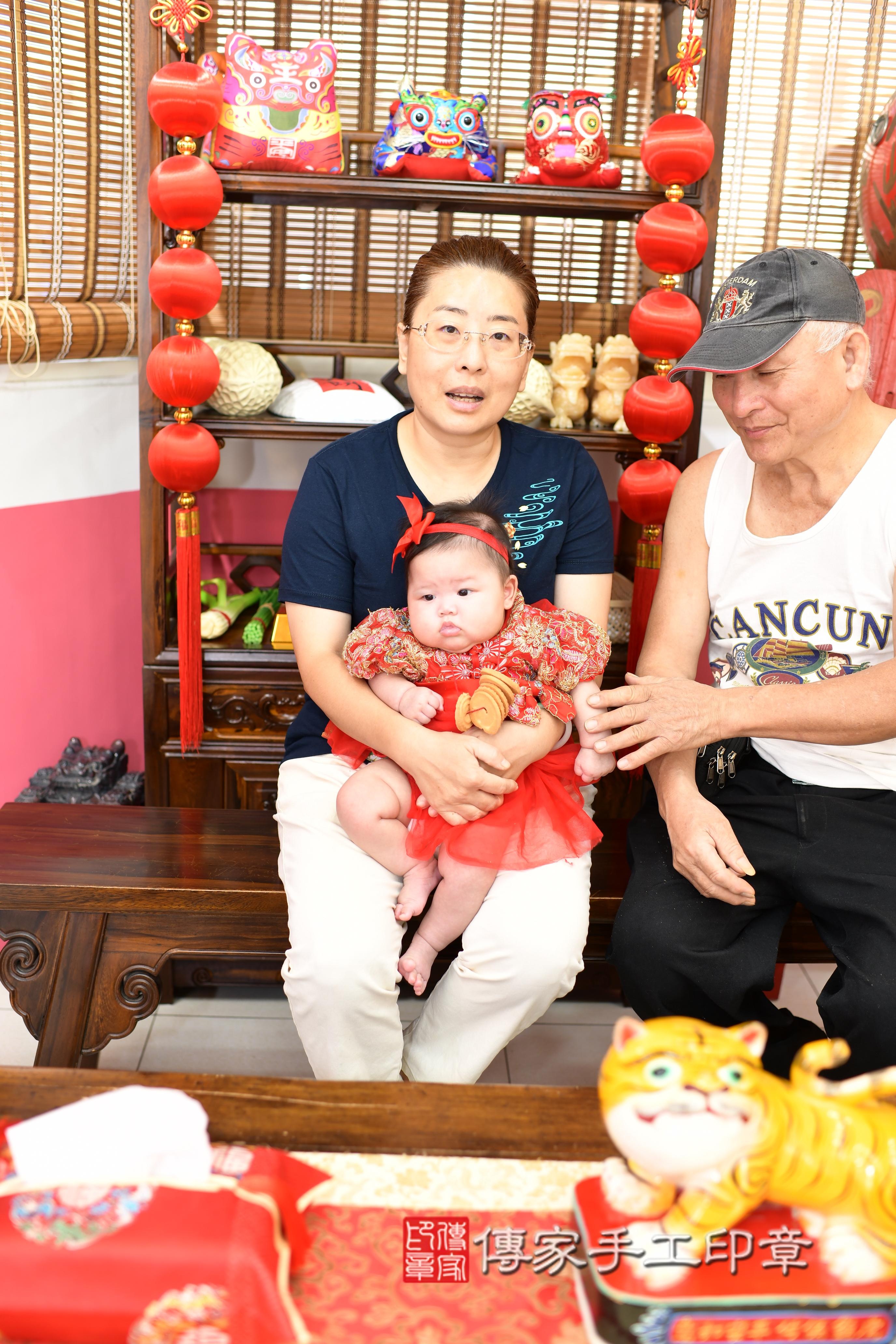 傳家手工印章高雄店、抓周、度脺、美式風會場、傳家嬰兒古禮、吉祥話、抓周道具物品24種、拍照。抓周證書。寶寶抓周、滿周歲、生日快樂、祝福 傳家手工印章高雄店、抓周、度脺、美式風會場、傳家嬰兒古禮、吉祥話、抓周道具物品24種、拍照。抓周證書。寶寶抓周、滿周歲、生日快樂、祝福