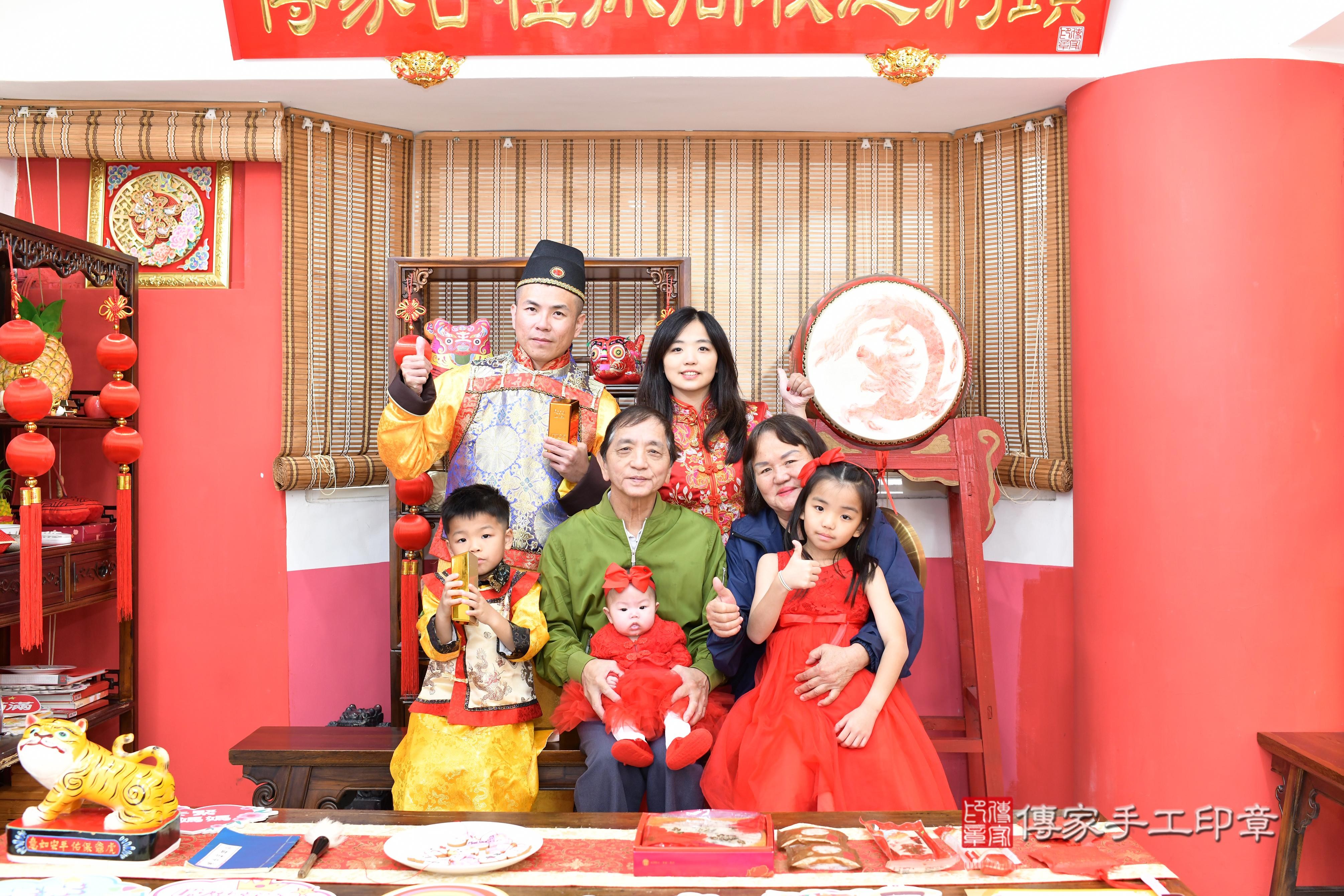 傳家手工印章高雄店、抓周、度脺、美式風會場、傳家嬰兒古禮、吉祥話、抓周道具物品24種、拍照。抓周證書。寶寶抓周、滿周歲、生日快樂、祝福 傳家手工印章高雄店、抓周、度脺、美式風會場、傳家嬰兒古禮、吉祥話、抓周道具物品24種、拍照。抓周證書。寶寶抓周、滿周歲、生日快樂、祝福