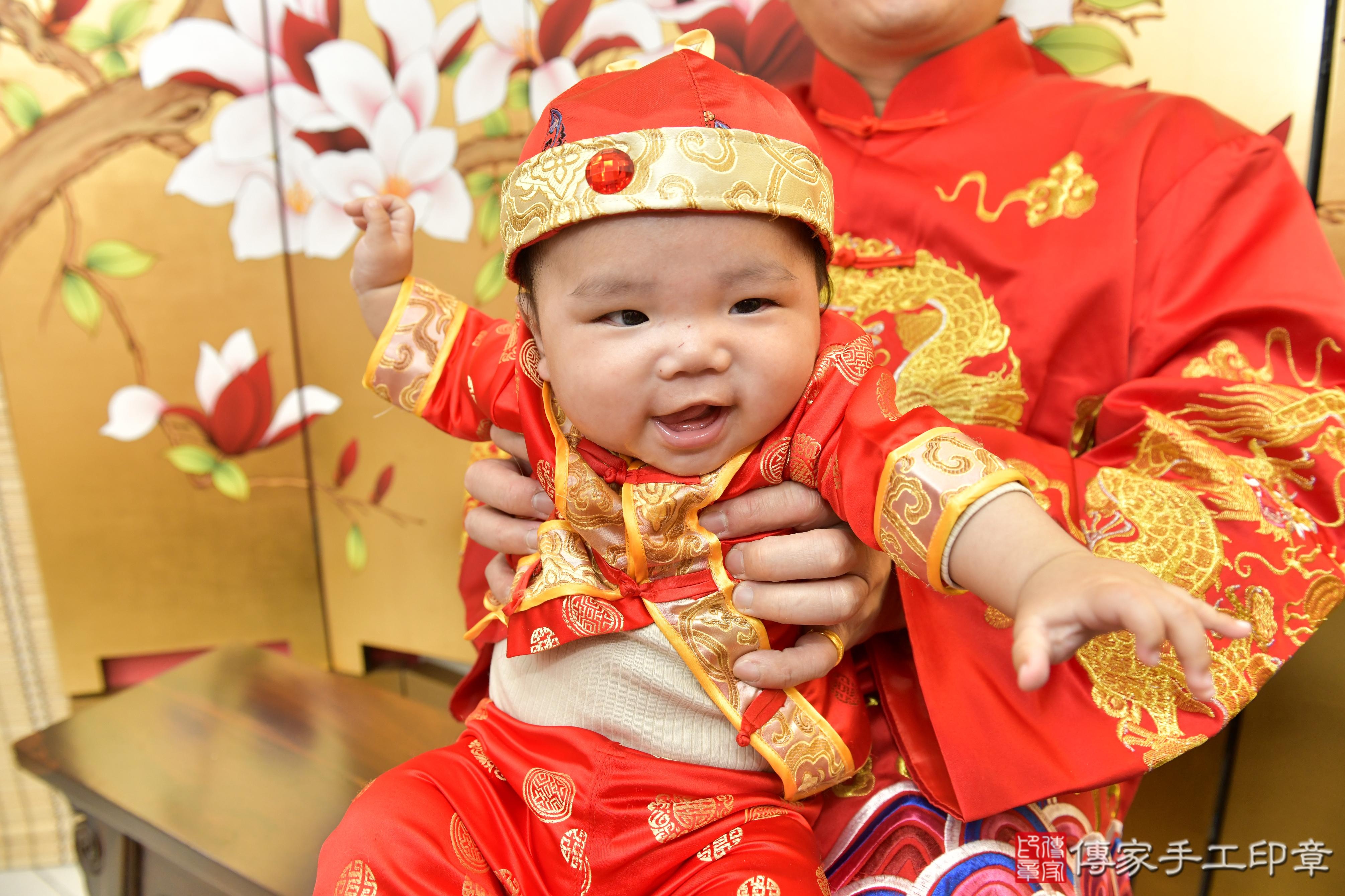 傳家手工印章高雄店、抓周、度脺、美式風會場、傳家嬰兒古禮、吉祥話、抓周道具物品24種、拍照。抓周證書。寶寶抓周、滿周歲、生日快樂、祝福 傳家手工印章高雄店、抓周、度脺、美式風會場、傳家嬰兒古禮、吉祥話、抓周道具物品24種、拍照。抓周證書。寶寶抓周、滿周歲、生日快樂、祝福