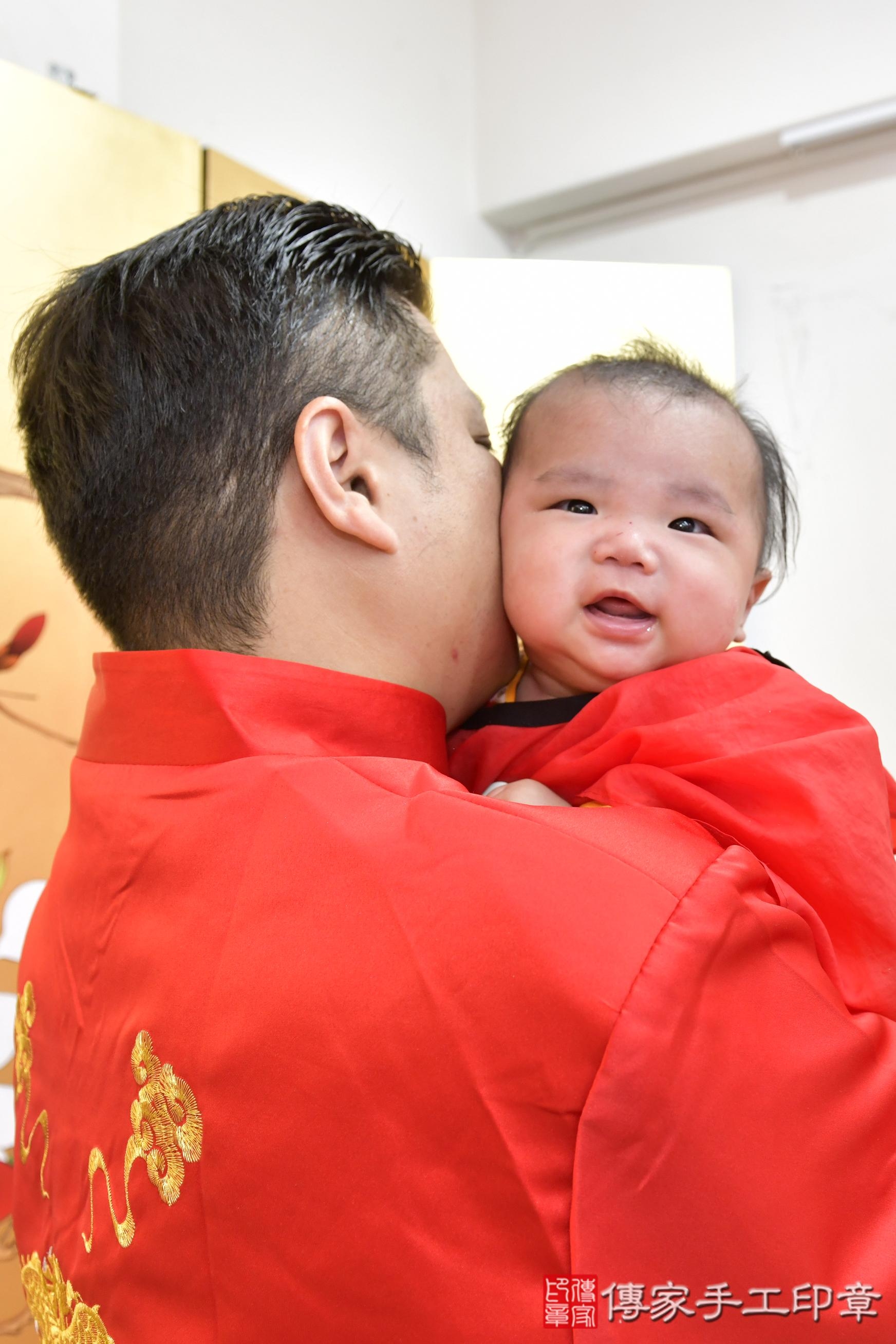 傳家手工印章高雄店、抓周、度脺、美式風會場、傳家嬰兒古禮、吉祥話、抓周道具物品24種、拍照。抓周證書。寶寶抓周、滿周歲、生日快樂、祝福 傳家手工印章高雄店、抓周、度脺、美式風會場、傳家嬰兒古禮、吉祥話、抓周道具物品24種、拍照。抓周證書。寶寶抓周、滿周歲、生日快樂、祝福