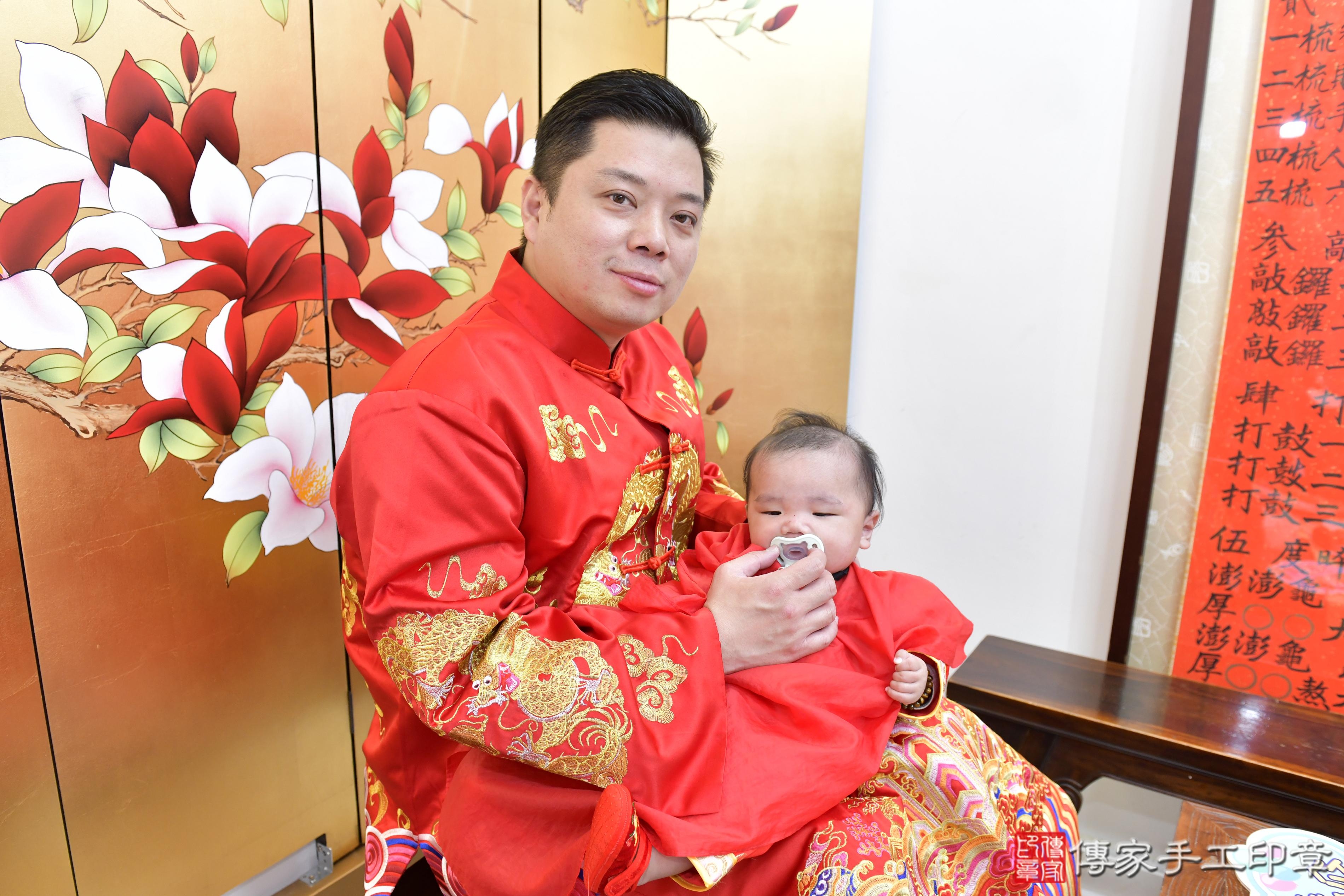 傳家手工印章高雄店、抓周、度脺、美式風會場、傳家嬰兒古禮、吉祥話、抓周道具物品24種、拍照。抓周證書。寶寶抓周、滿周歲、生日快樂、祝福 傳家手工印章高雄店、抓周、度脺、美式風會場、傳家嬰兒古禮、吉祥話、抓周道具物品24種、拍照。抓周證書。寶寶抓周、滿周歲、生日快樂、祝福