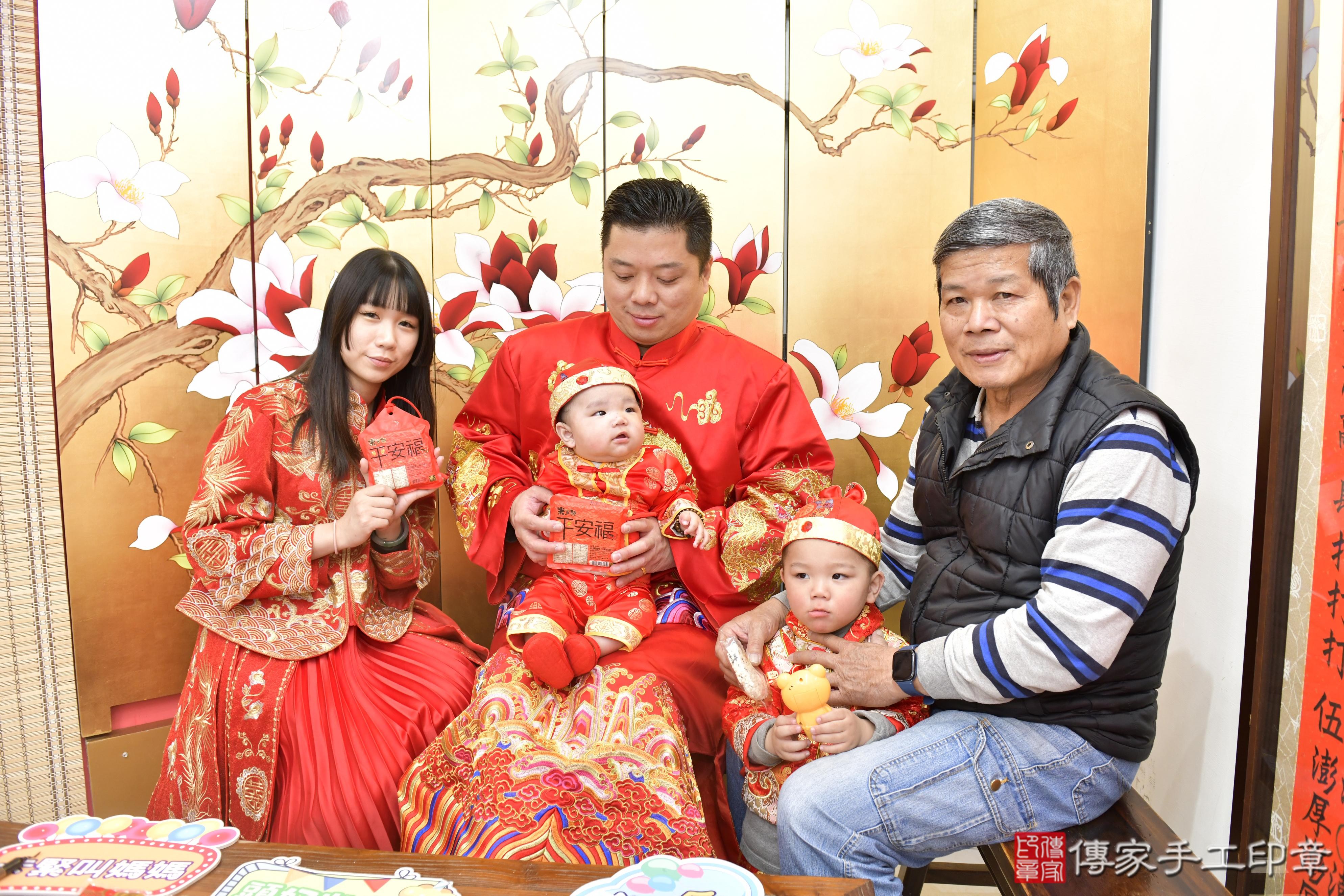 傳家手工印章高雄店、抓周、度脺、美式風會場、傳家嬰兒古禮、吉祥話、抓周道具物品24種、拍照。抓周證書。寶寶抓周、滿周歲、生日快樂、祝福 傳家手工印章高雄店、抓周、度脺、美式風會場、傳家嬰兒古禮、吉祥話、抓周道具物品24種、拍照。抓周證書。寶寶抓周、滿周歲、生日快樂、祝福