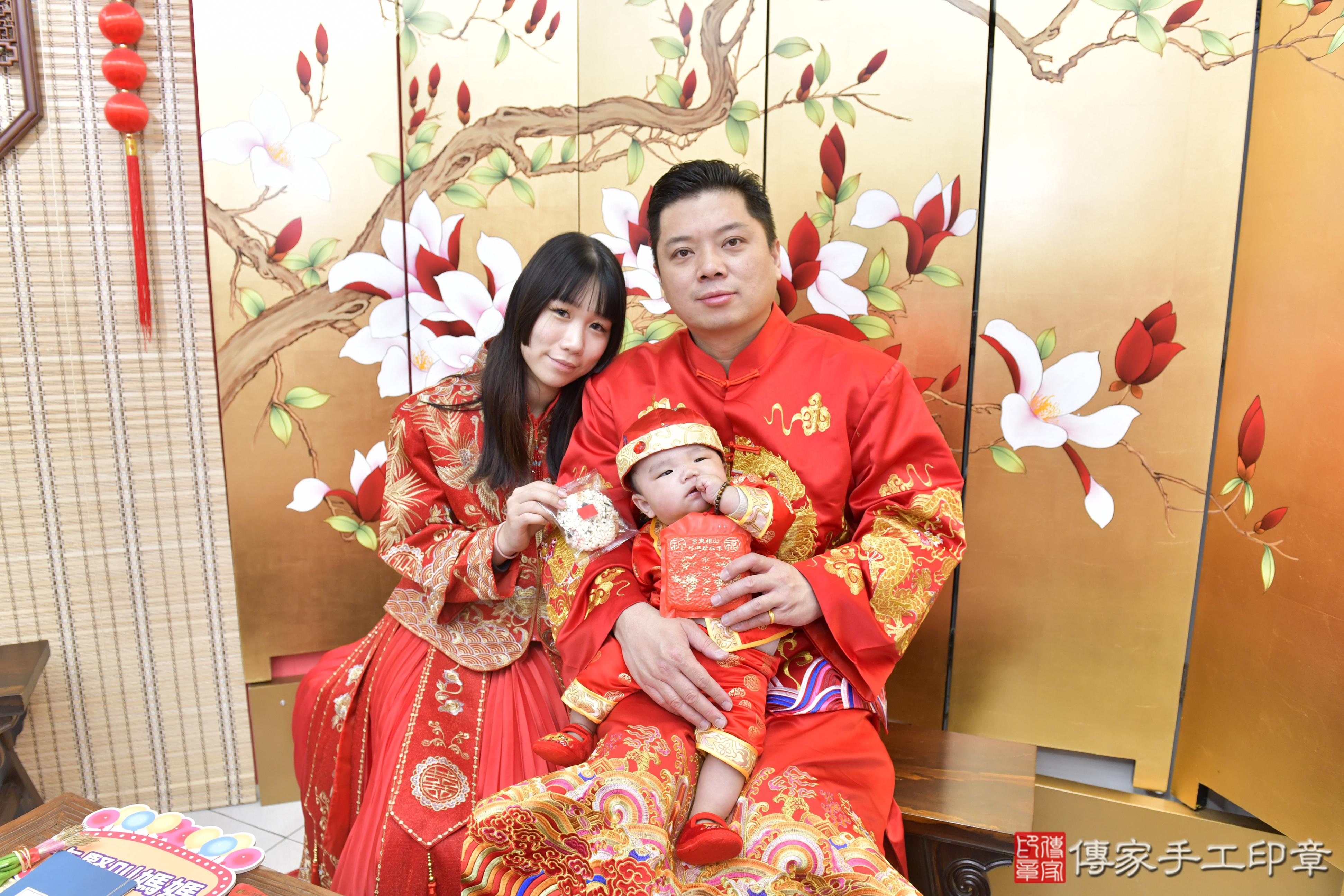 傳家手工印章高雄店、抓周、度脺、美式風會場、傳家嬰兒古禮、吉祥話、抓周道具物品24種、拍照。抓周證書。寶寶抓周、滿周歲、生日快樂、祝福 傳家手工印章高雄店、抓周、度脺、美式風會場、傳家嬰兒古禮、吉祥話、抓周道具物品24種、拍照。抓周證書。寶寶抓周、滿周歲、生日快樂、祝福