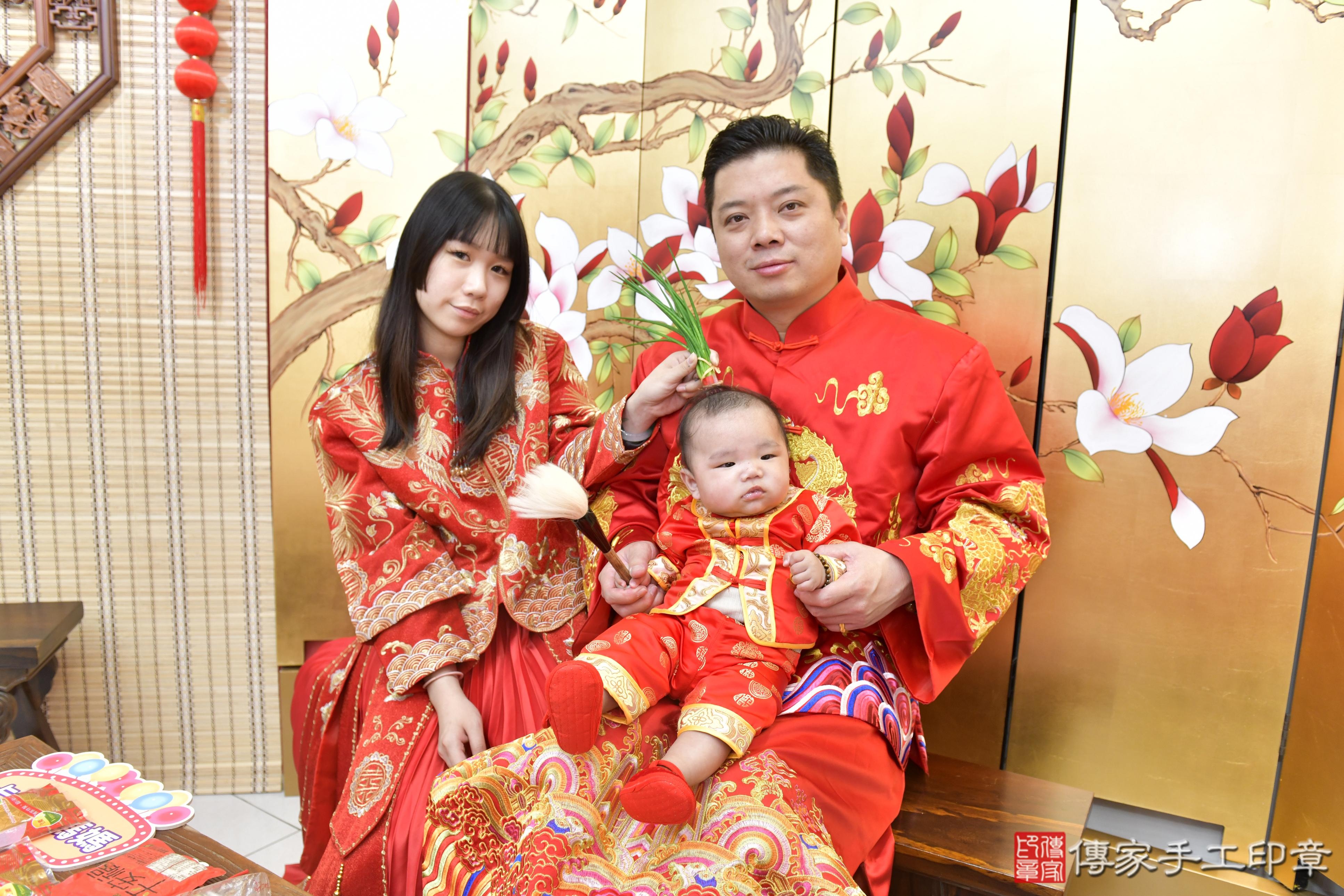 傳家手工印章高雄店、抓周、度脺、美式風會場、傳家嬰兒古禮、吉祥話、抓周道具物品24種、拍照。抓周證書。寶寶抓周、滿周歲、生日快樂、祝福 傳家手工印章高雄店、抓周、度脺、美式風會場、傳家嬰兒古禮、吉祥話、抓周道具物品24種、拍照。抓周證書。寶寶抓周、滿周歲、生日快樂、祝福