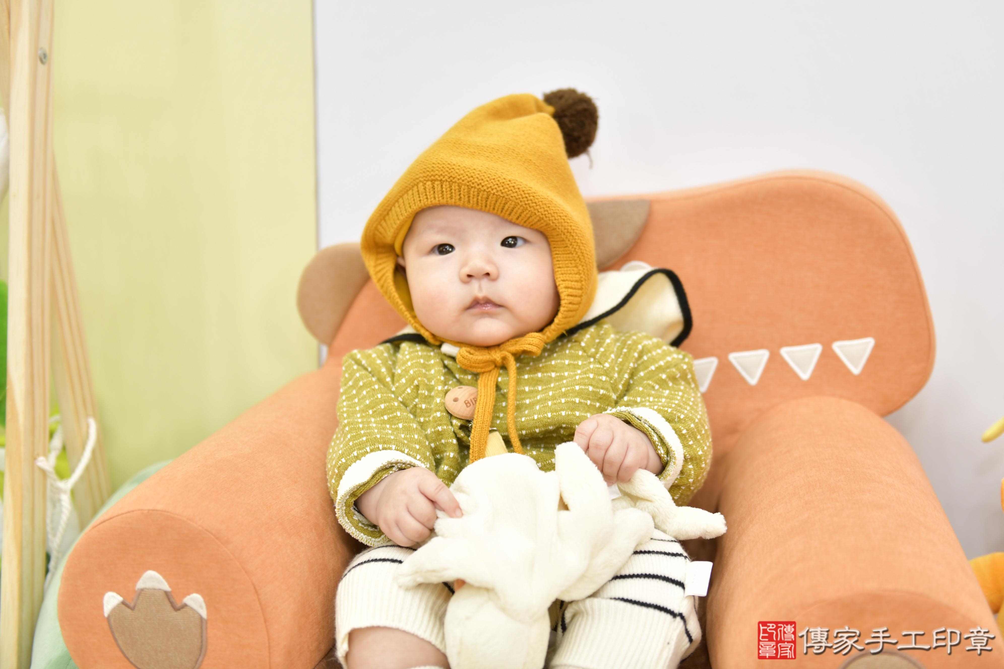 傳家手工印章高雄店、抓周、度脺、美式風會場、傳家嬰兒古禮、吉祥話、抓周道具物品24種、拍照。抓周證書。寶寶抓周、滿周歲、生日快樂、祝福