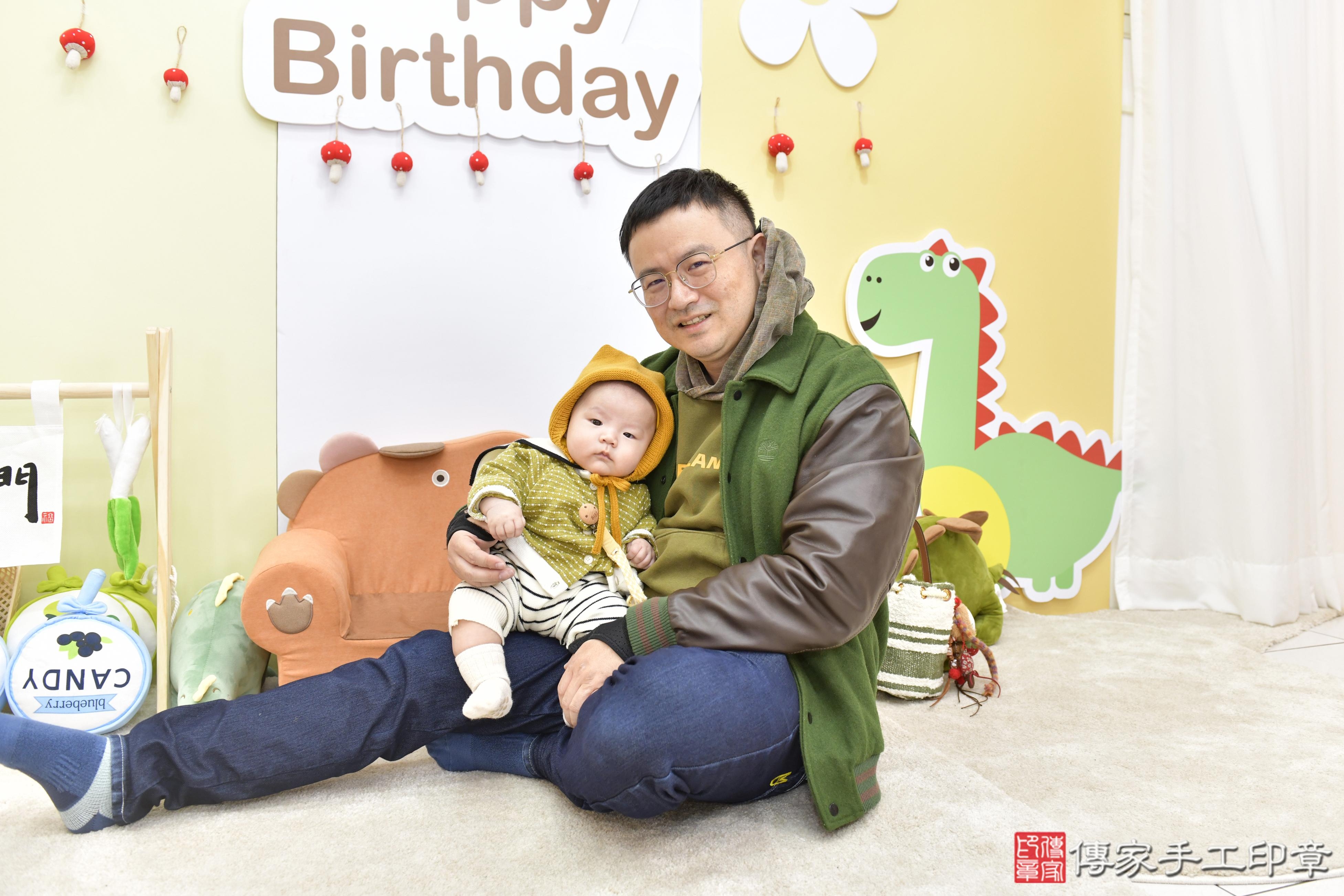 傳家手工印章高雄店、抓周、度脺、美式風會場、傳家嬰兒古禮、吉祥話、抓周道具物品24種、拍照。抓周證書。寶寶抓周、滿周歲、生日快樂、祝福