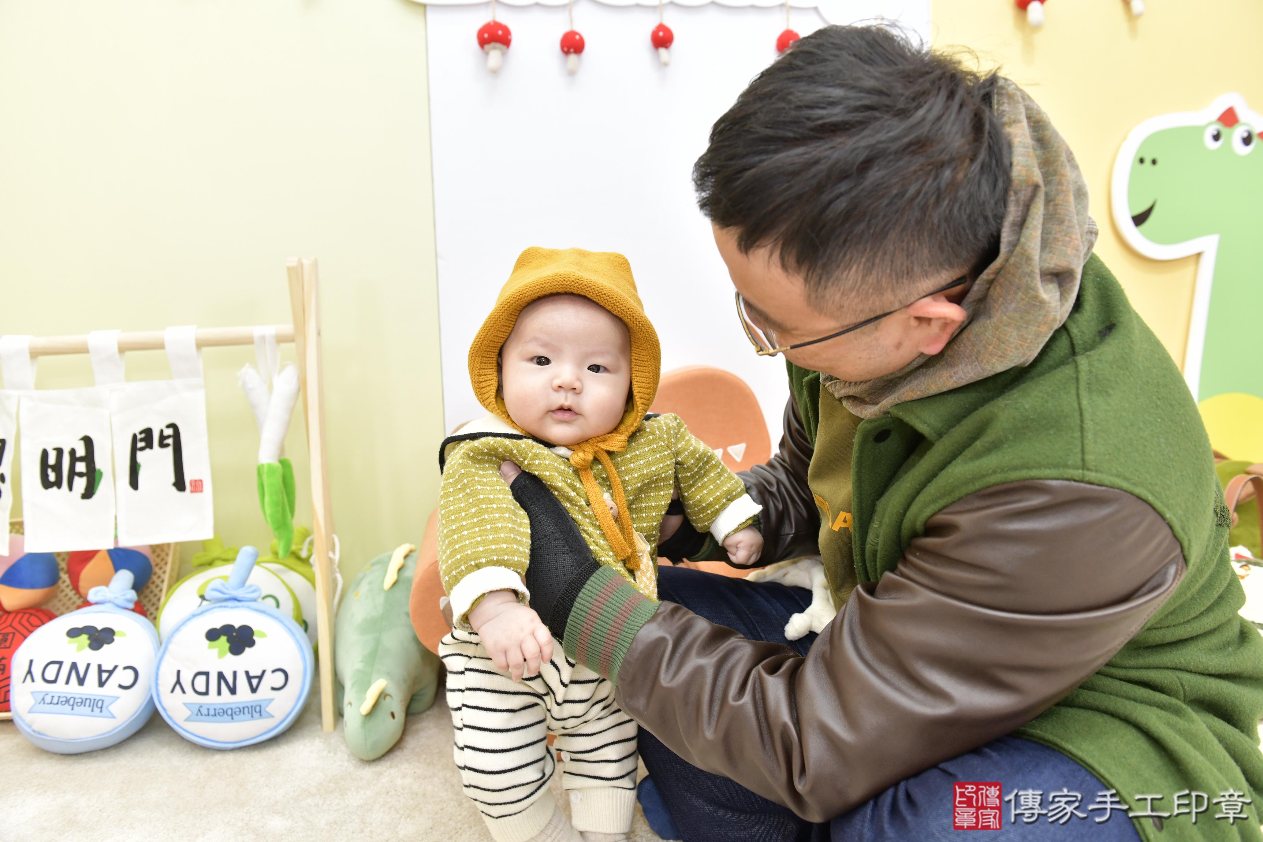 傳家手工印章高雄店、抓周、度脺、美式風會場、傳家嬰兒古禮、吉祥話、抓周道具物品24種、拍照。抓周證書。寶寶抓周、滿周歲、生日快樂、祝福