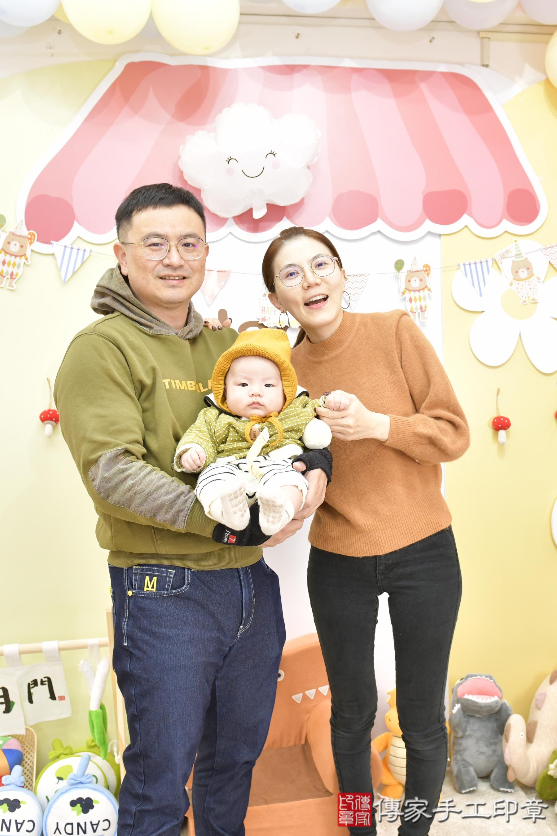 傳家手工印章高雄店、抓周、度脺、美式風會場、傳家嬰兒古禮、吉祥話、抓周道具物品24種、拍照。抓周證書。寶寶抓周、滿周歲、生日快樂、祝福