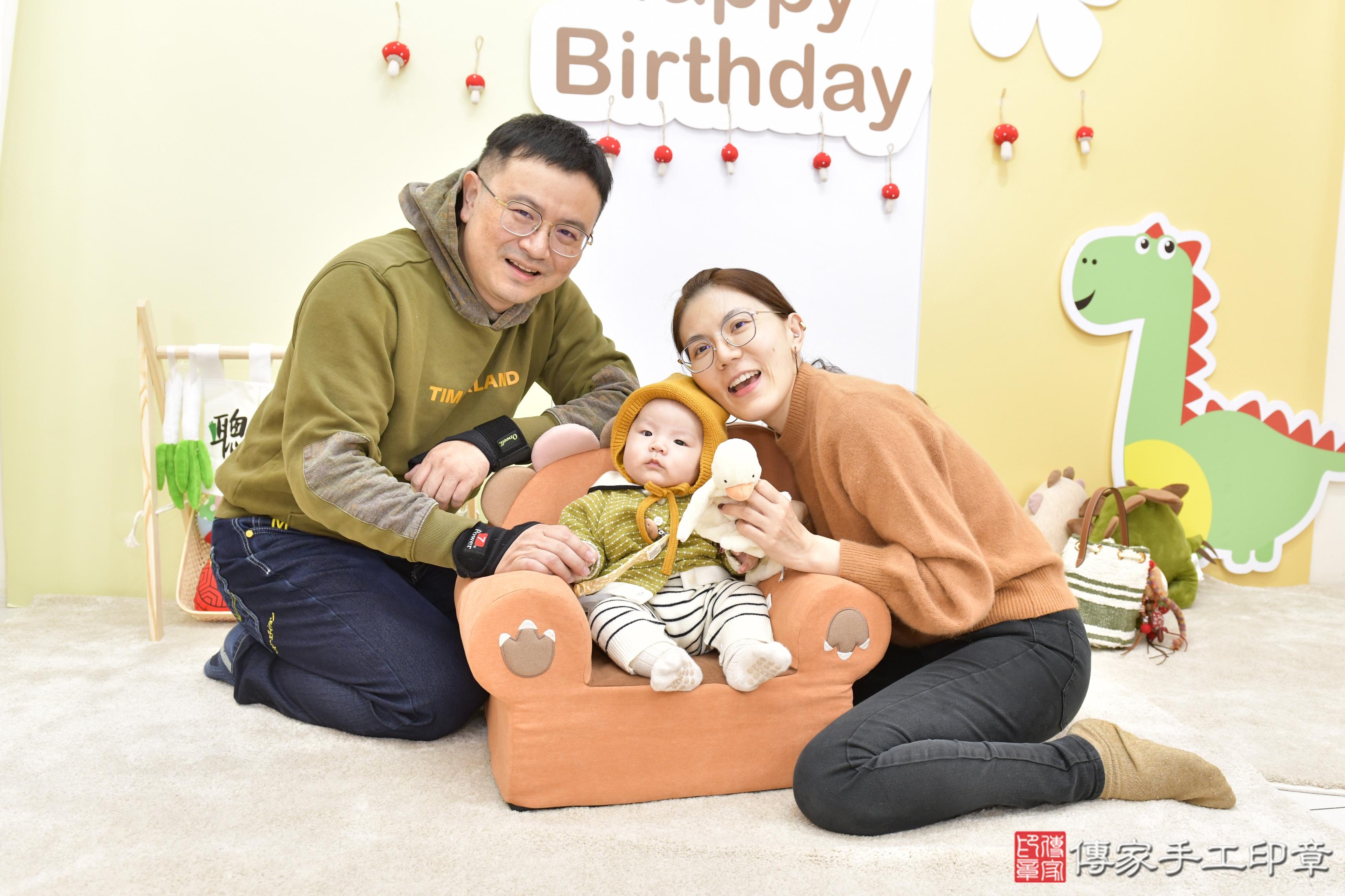 傳家手工印章高雄店、抓周、度脺、美式風會場、傳家嬰兒古禮、吉祥話、抓周道具物品24種、拍照。抓周證書。寶寶抓周、滿周歲、生日快樂、祝福