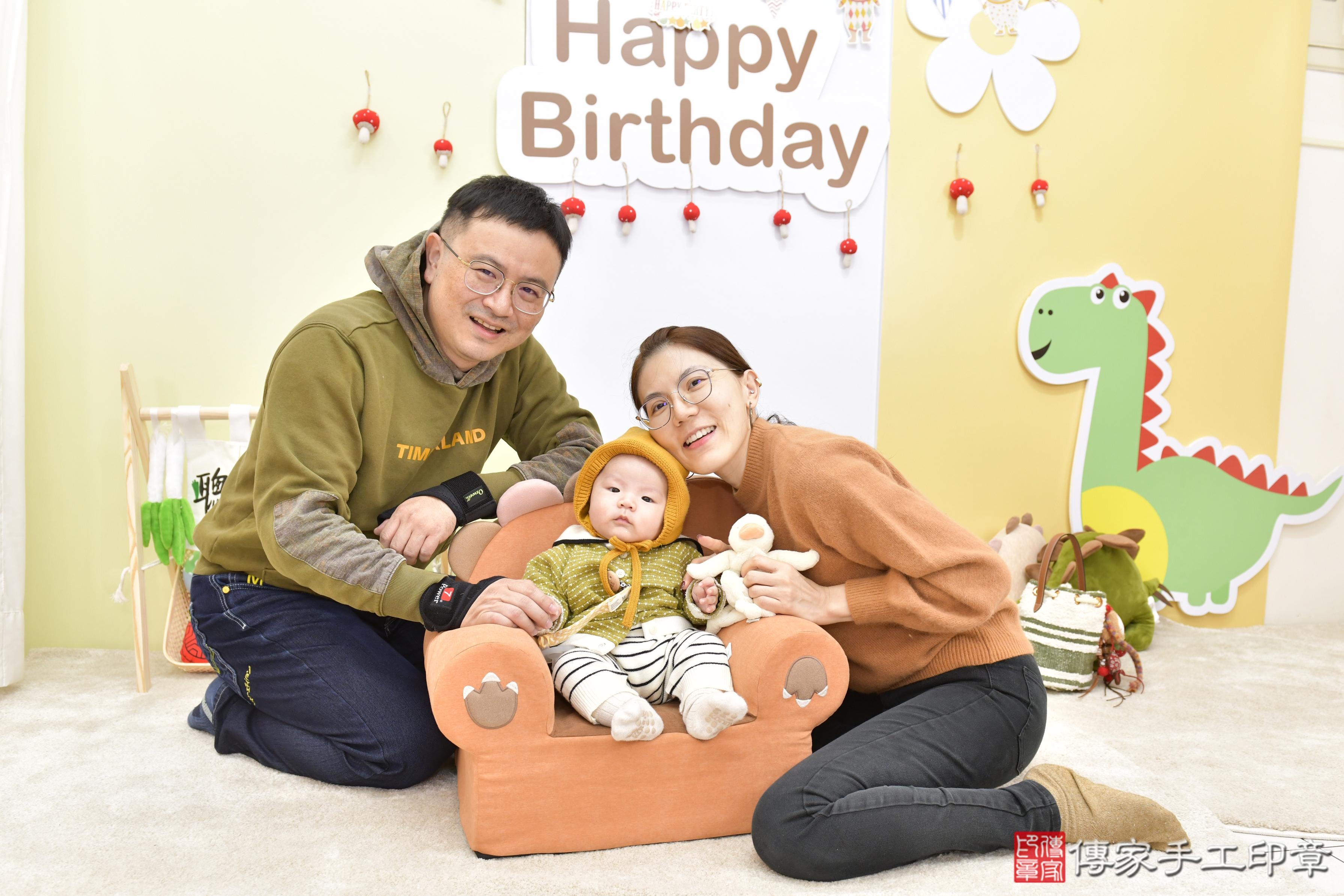 傳家手工印章高雄店、抓周、度脺、美式風會場、傳家嬰兒古禮、吉祥話、抓周道具物品24種、拍照。抓周證書。寶寶抓周、滿周歲、生日快樂、祝福