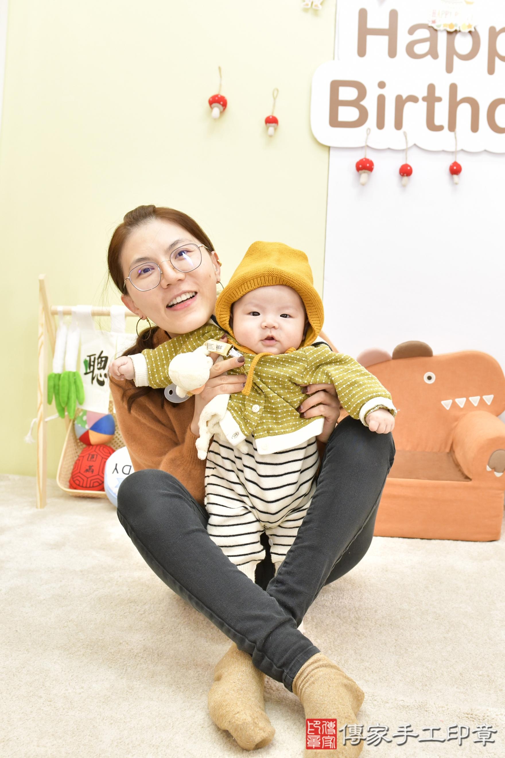 傳家手工印章高雄店、抓周、度脺、美式風會場、傳家嬰兒古禮、吉祥話、抓周道具物品24種、拍照。抓周證書。寶寶抓周、滿周歲、生日快樂、祝福