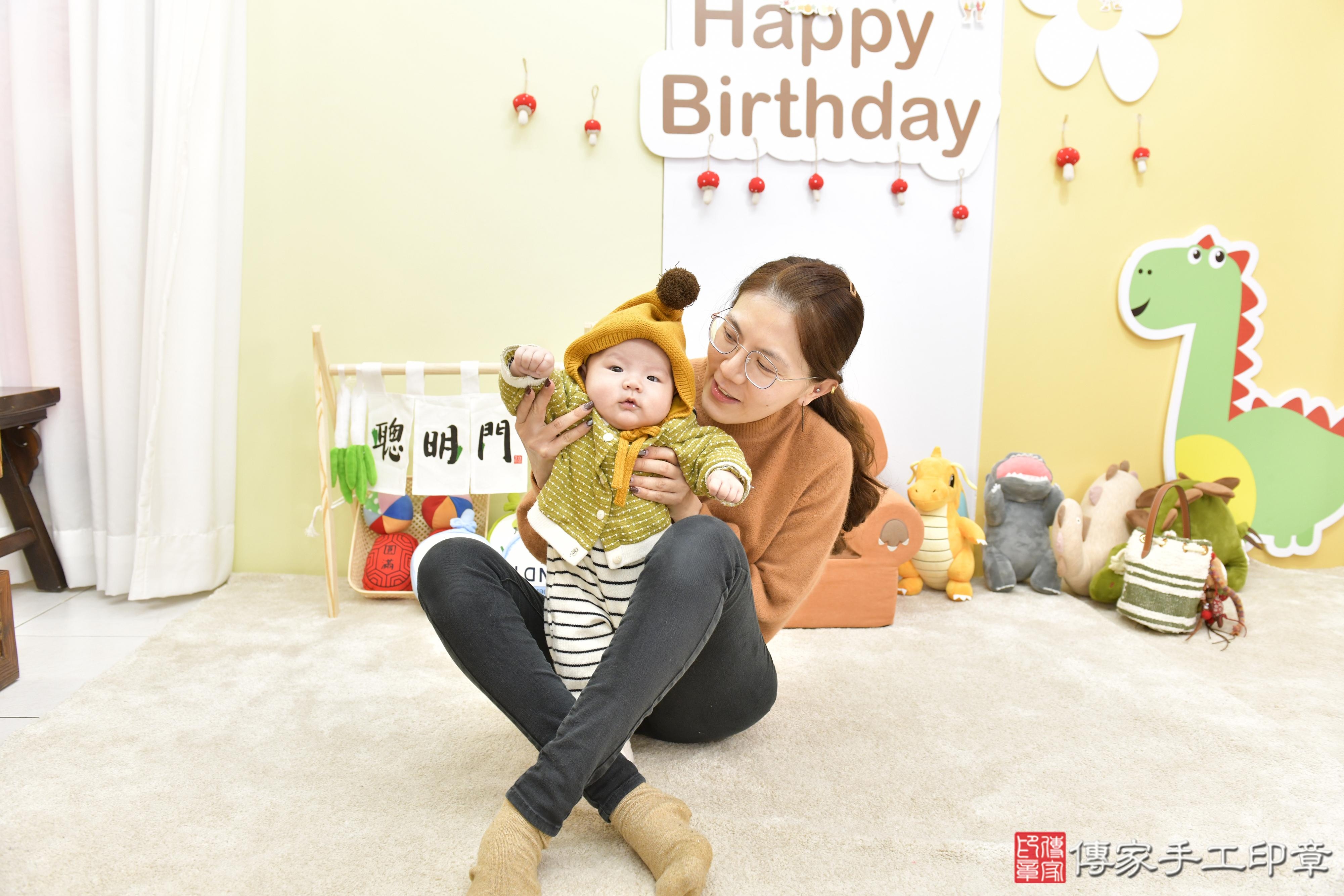 傳家手工印章高雄店、抓周、度脺、美式風會場、傳家嬰兒古禮、吉祥話、抓周道具物品24種、拍照。抓周證書。寶寶抓周、滿周歲、生日快樂、祝福