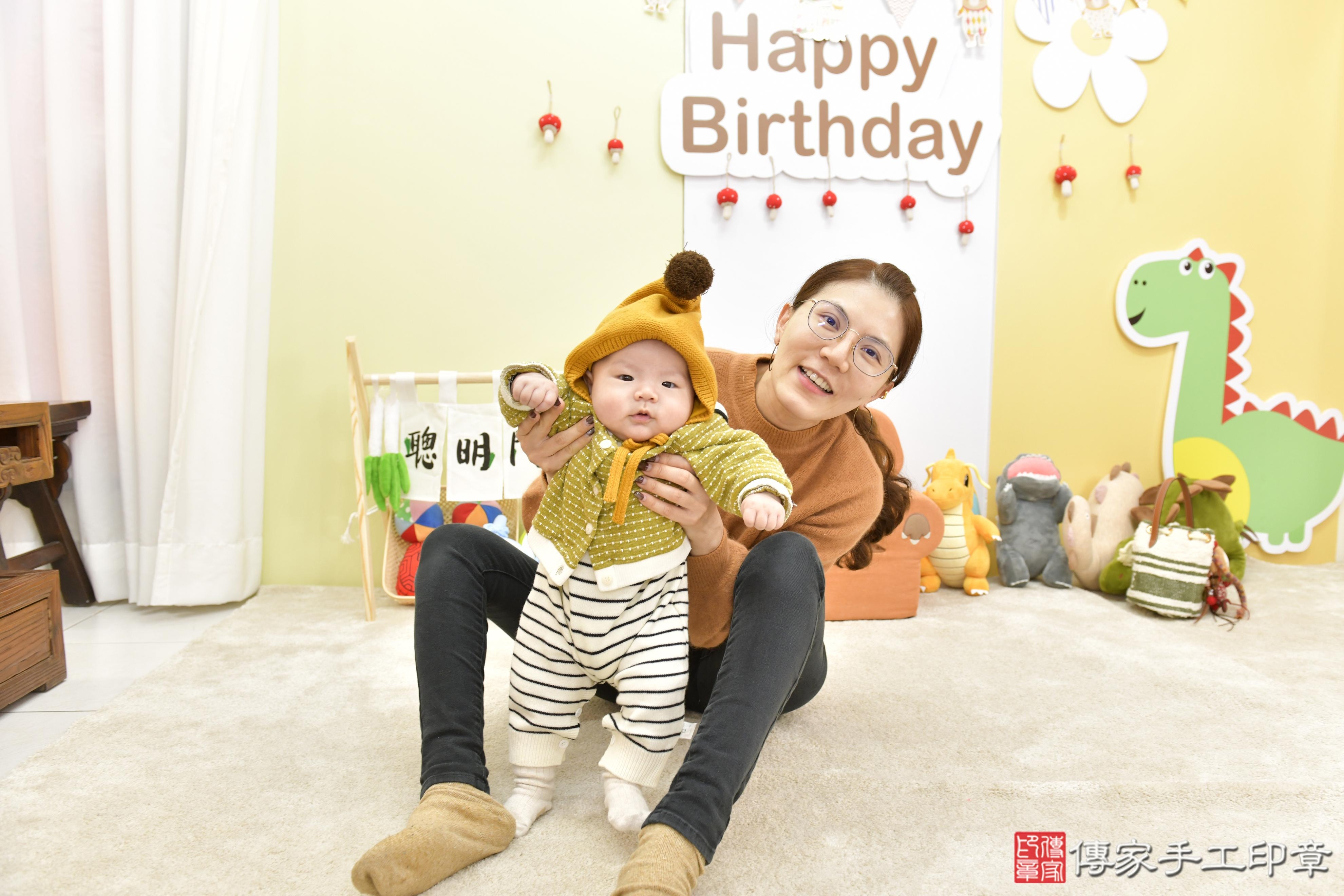 傳家手工印章高雄店、抓周、度脺、美式風會場、傳家嬰兒古禮、吉祥話、抓周道具物品24種、拍照。抓周證書。寶寶抓周、滿周歲、生日快樂、祝福