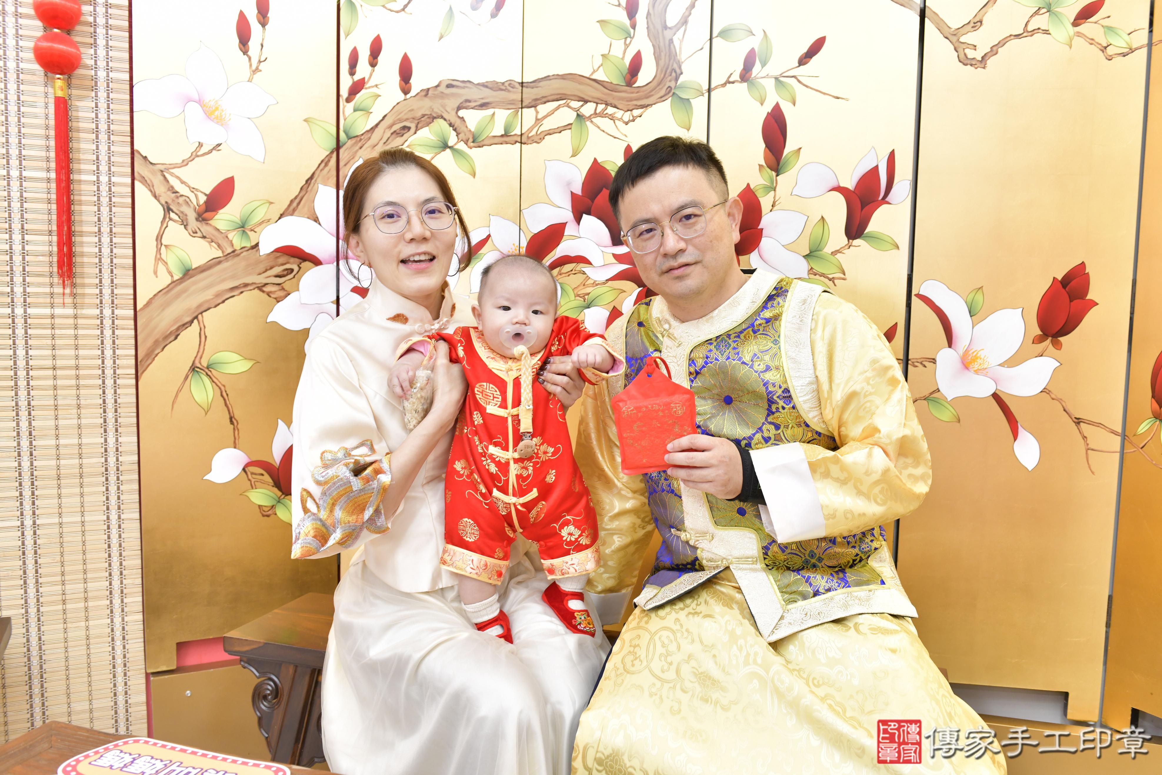 傳家手工印章高雄店、抓周、度脺、美式風會場、傳家嬰兒古禮、吉祥話、抓周道具物品24種、拍照。抓周證書。寶寶抓周、滿周歲、生日快樂、祝福