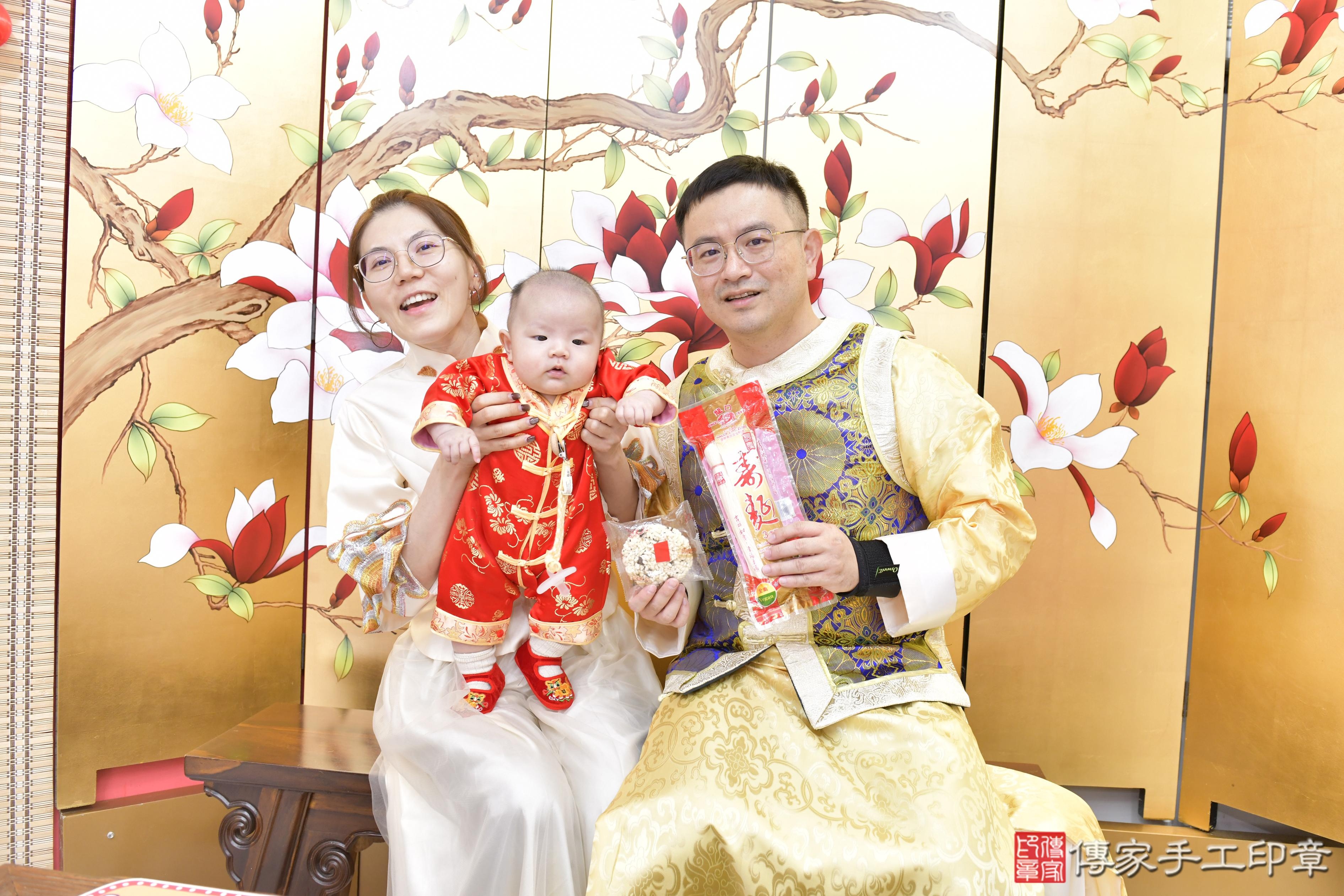 傳家手工印章高雄店、抓周、度脺、美式風會場、傳家嬰兒古禮、吉祥話、抓周道具物品24種、拍照。抓周證書。寶寶抓周、滿周歲、生日快樂、祝福