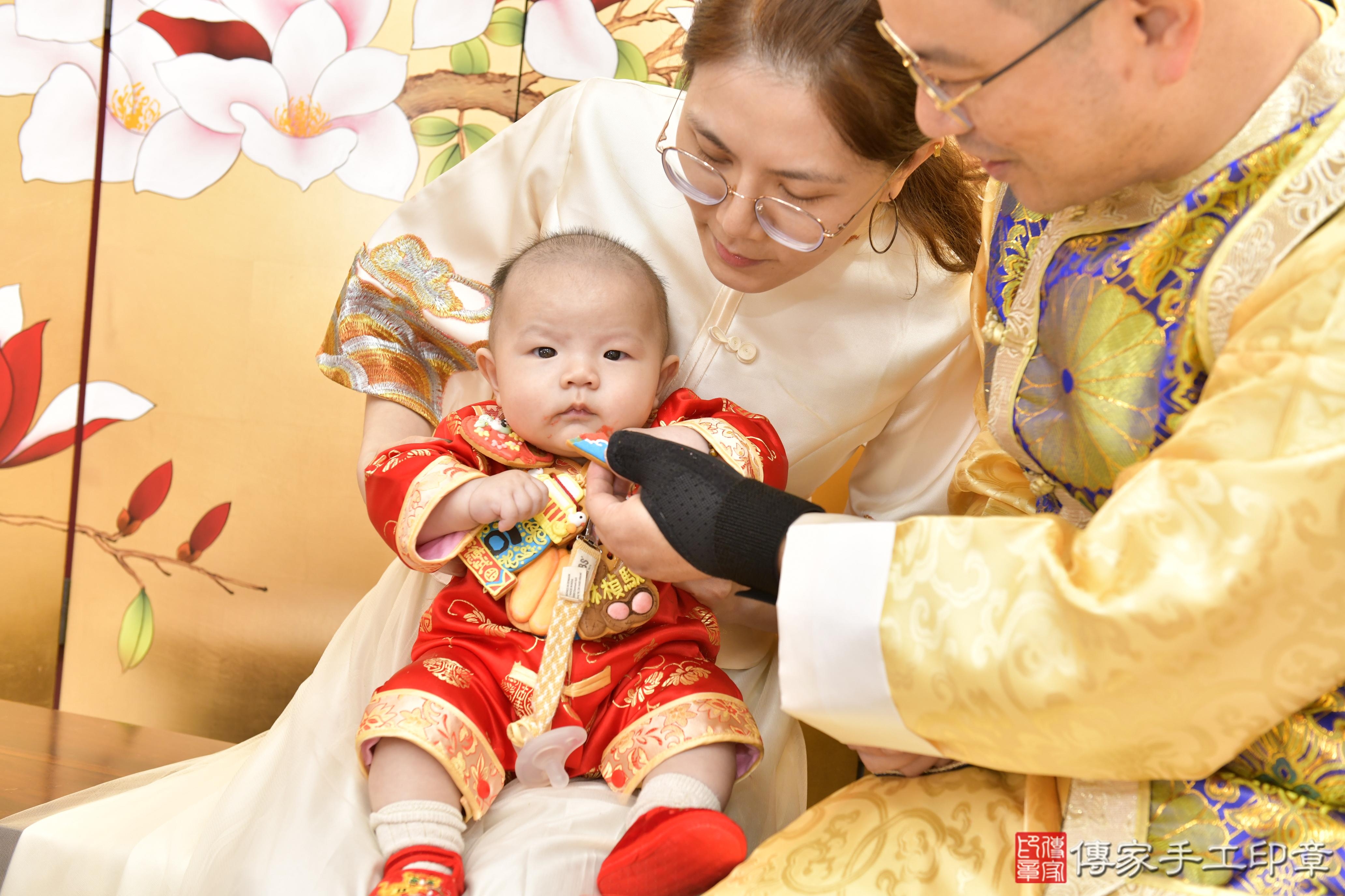 傳家手工印章高雄店、抓周、度脺、美式風會場、傳家嬰兒古禮、吉祥話、抓周道具物品24種、拍照。抓周證書。寶寶抓周、滿周歲、生日快樂、祝福