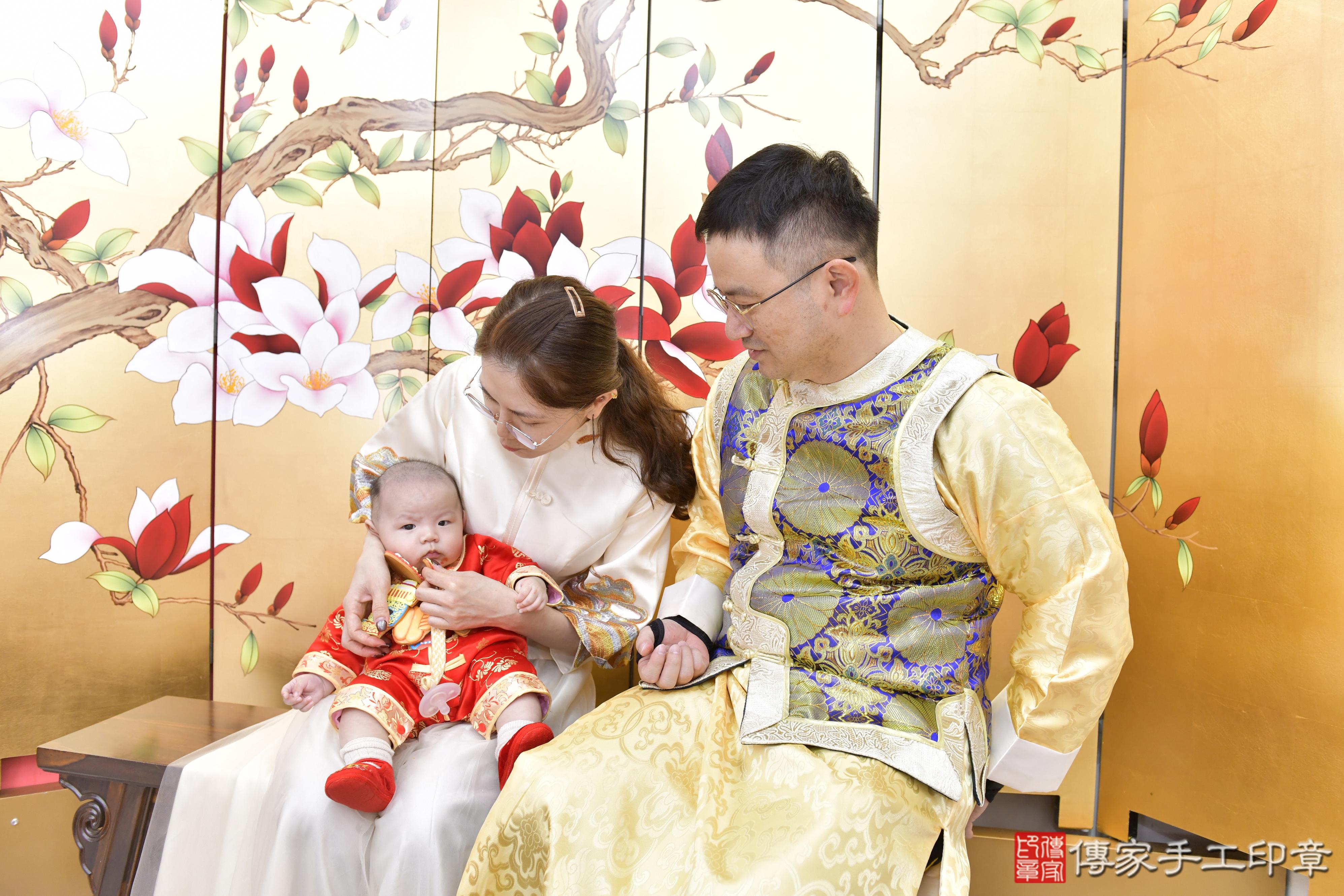 傳家手工印章高雄店、抓周、度脺、美式風會場、傳家嬰兒古禮、吉祥話、抓周道具物品24種、拍照。抓周證書。寶寶抓周、滿周歲、生日快樂、祝福