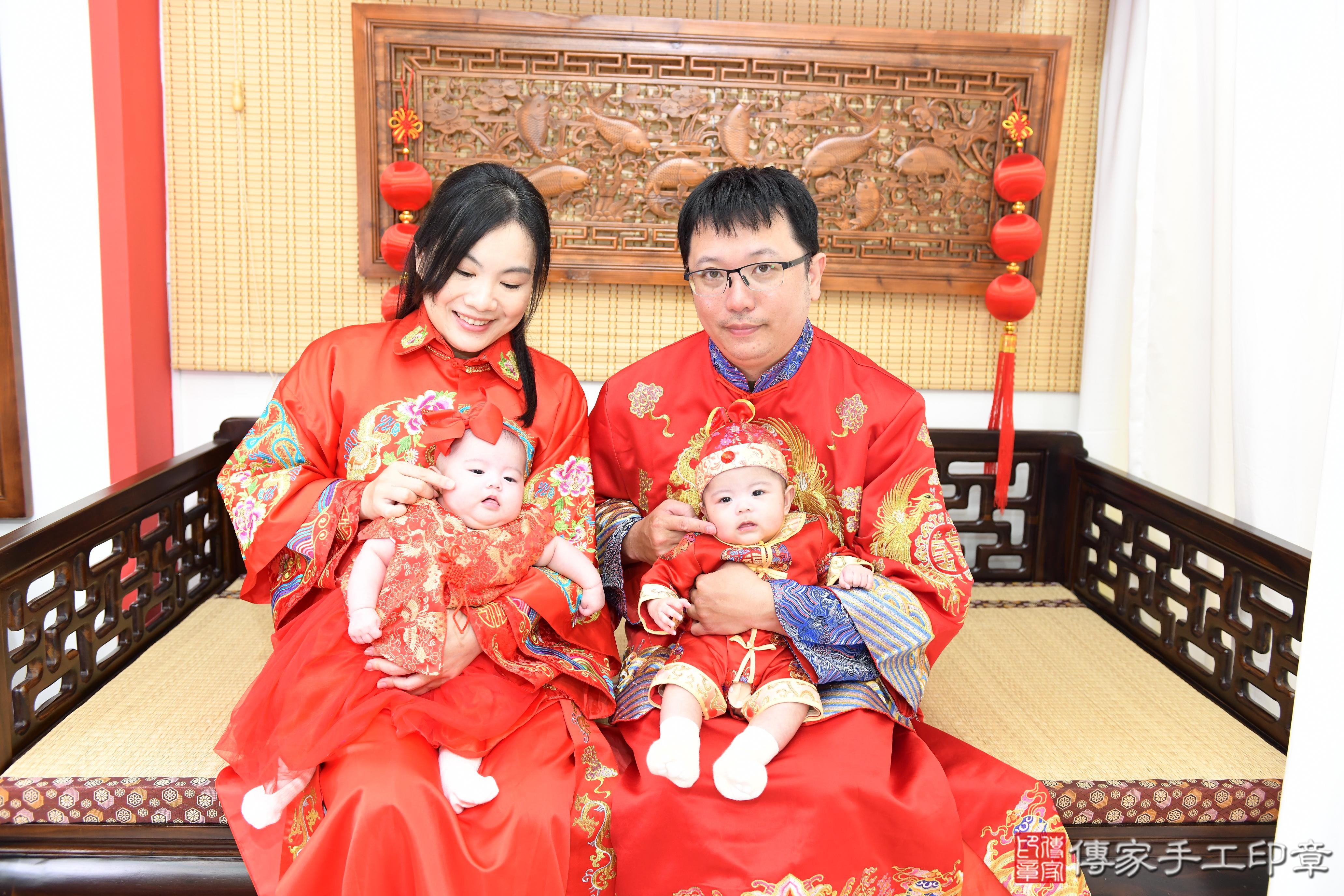 傳家手工印章台南店、抓周、度脺、美式風會場、傳家嬰兒古禮、吉祥話、抓周道具物品24種、拍照。抓周證書。寶寶抓周、滿周歲、生日快樂、祝福 傳家手工印章台南店、抓周、度脺、美式風會場、傳家嬰兒古禮、吉祥話、抓周道具物品24種、拍照。抓周證書。寶寶抓周、滿周歲、生日快樂、祝福