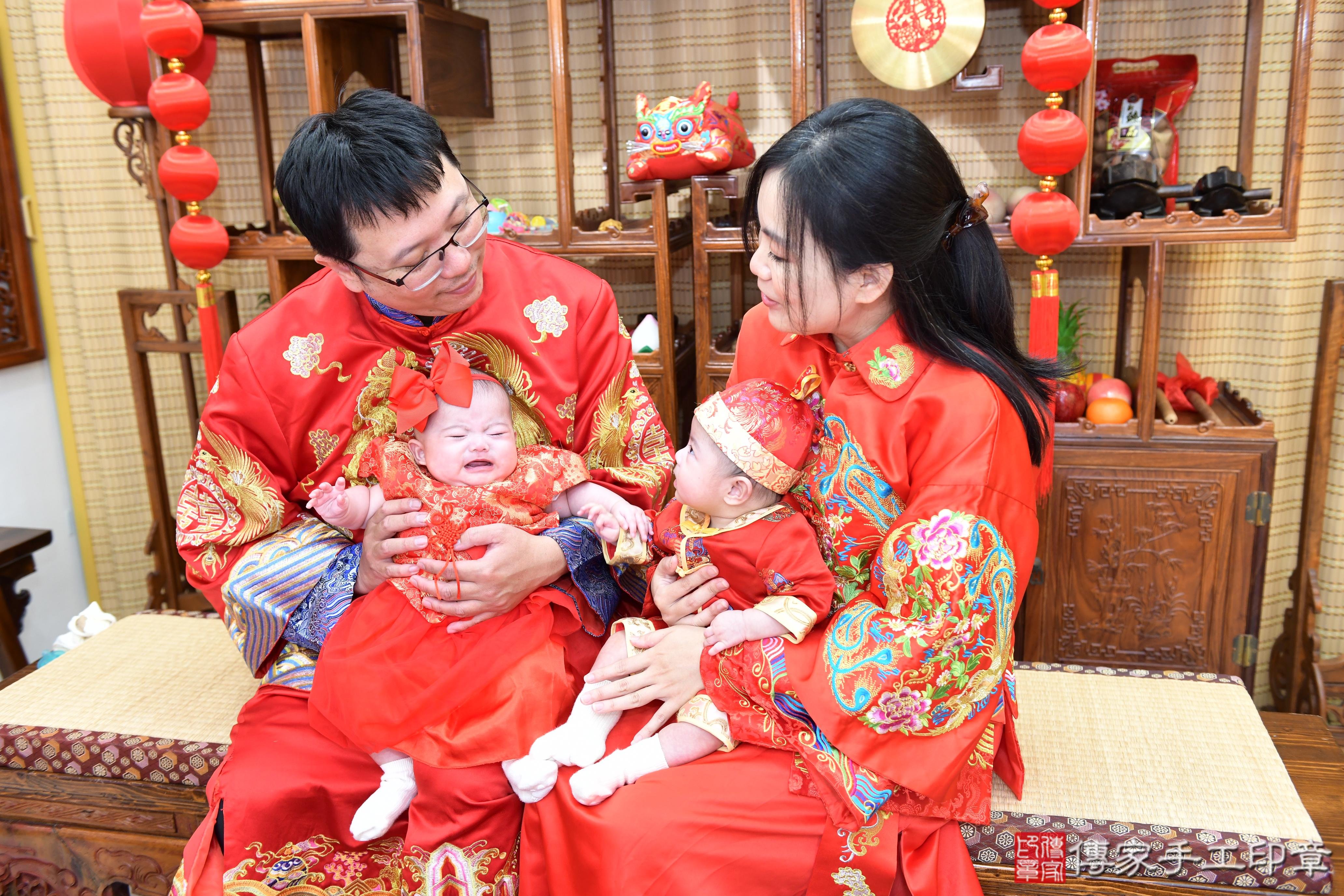 傳家手工印章台南店、抓周、度脺、美式風會場、傳家嬰兒古禮、吉祥話、抓周道具物品24種、拍照。抓周證書。寶寶抓周、滿周歲、生日快樂、祝福 傳家手工印章台南店、抓周、度脺、美式風會場、傳家嬰兒古禮、吉祥話、抓周道具物品24種、拍照。抓周證書。寶寶抓周、滿周歲、生日快樂、祝福