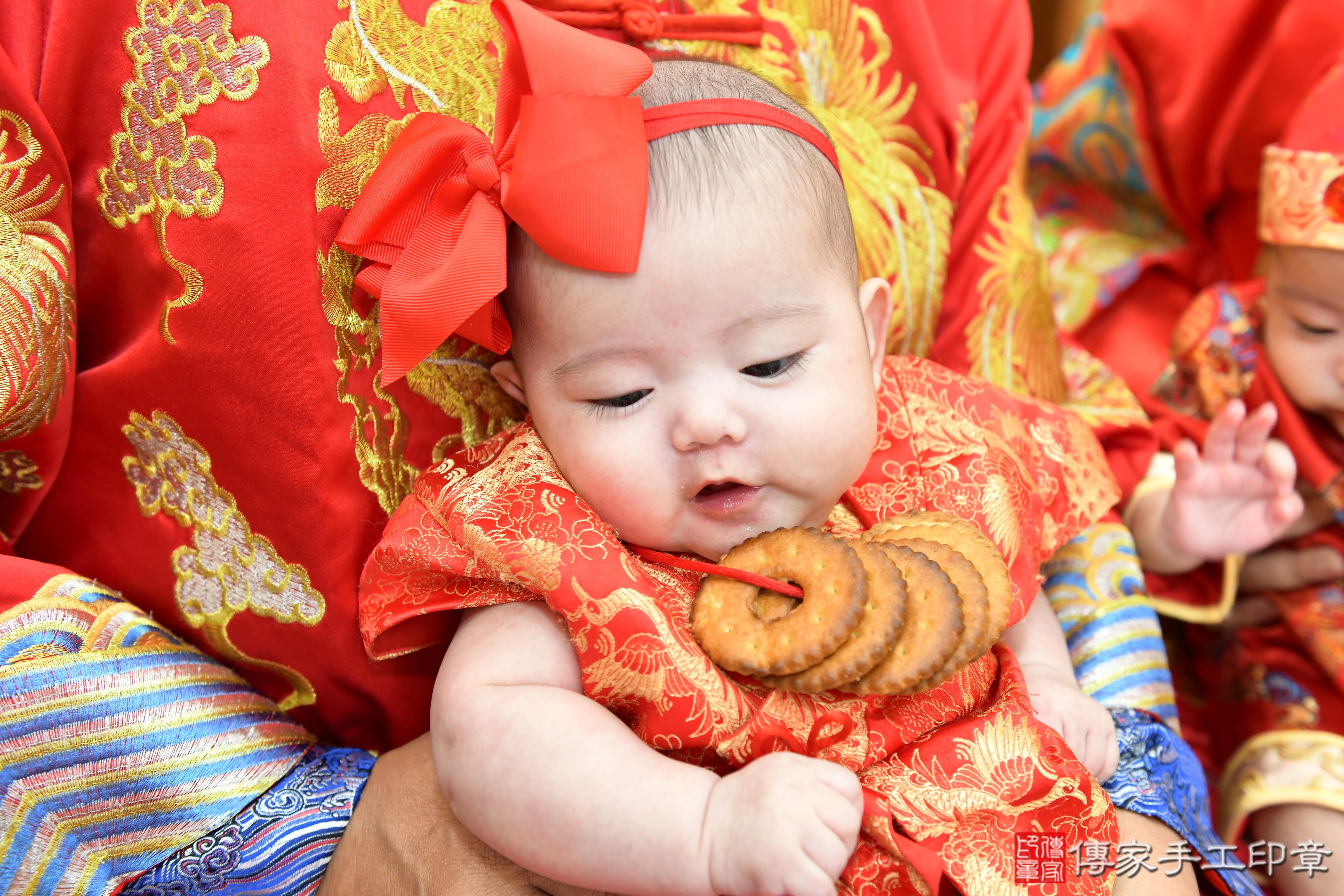 傳家手工印章台南店、抓周、度脺、美式風會場、傳家嬰兒古禮、吉祥話、抓周道具物品24種、拍照。抓周證書。寶寶抓周、滿周歲、生日快樂、祝福 傳家手工印章台南店、抓周、度脺、美式風會場、傳家嬰兒古禮、吉祥話、抓周道具物品24種、拍照。抓周證書。寶寶抓周、滿周歲、生日快樂、祝福