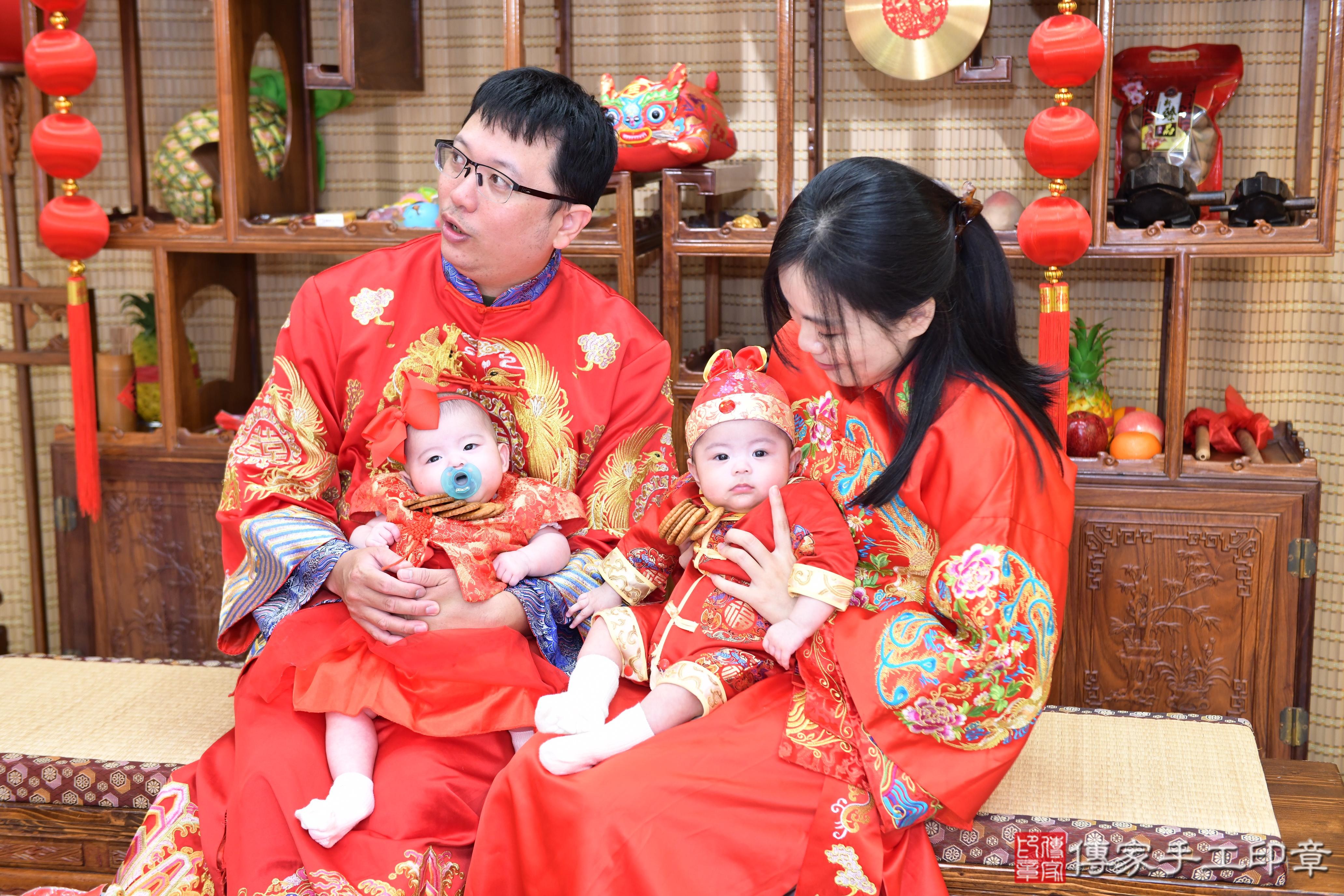 傳家手工印章台南店、抓周、度脺、美式風會場、傳家嬰兒古禮、吉祥話、抓周道具物品24種、拍照。抓周證書。寶寶抓周、滿周歲、生日快樂、祝福 傳家手工印章台南店、抓周、度脺、美式風會場、傳家嬰兒古禮、吉祥話、抓周道具物品24種、拍照。抓周證書。寶寶抓周、滿周歲、生日快樂、祝福