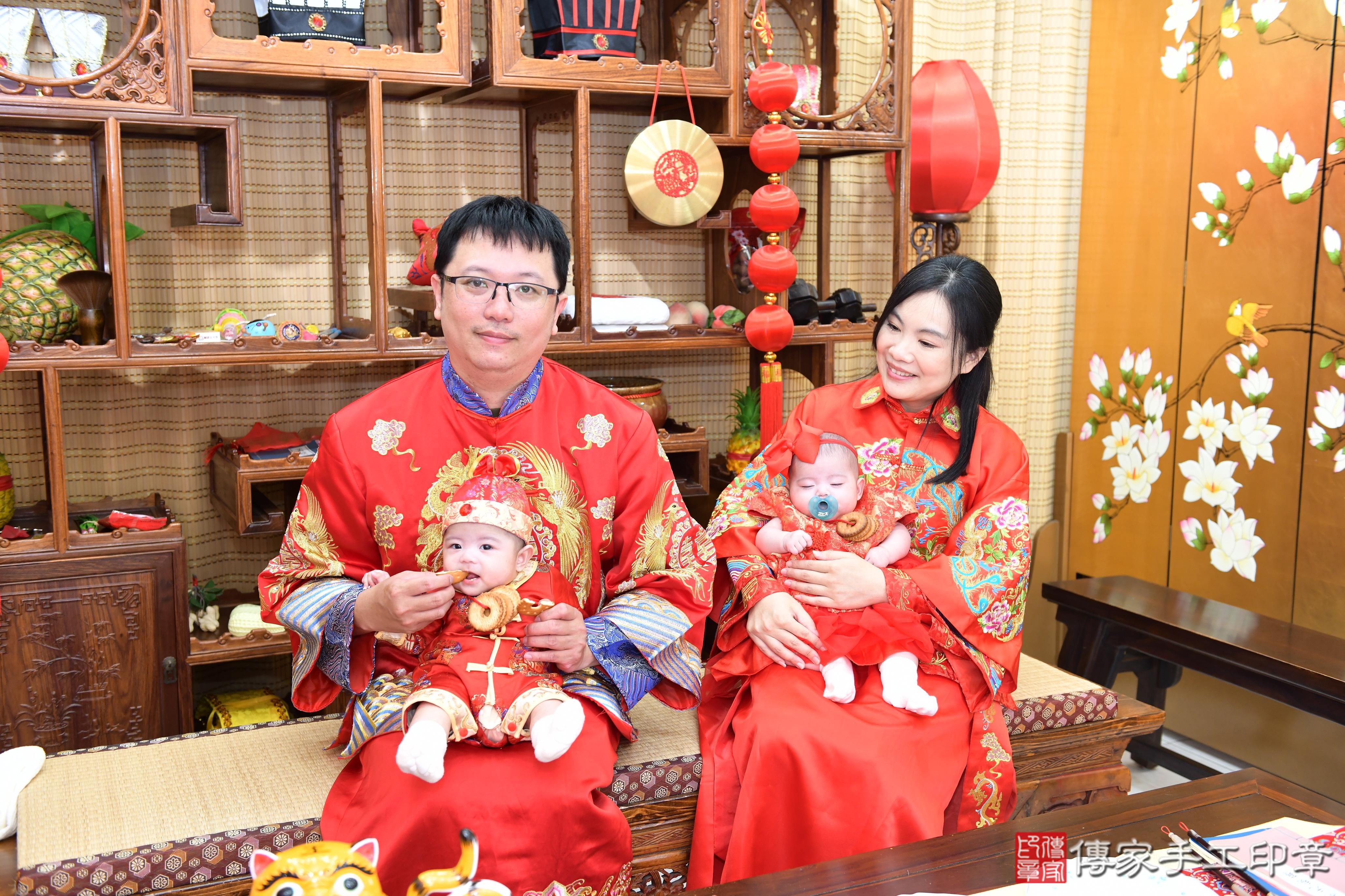 傳家手工印章台南店、抓周、度脺、美式風會場、傳家嬰兒古禮、吉祥話、抓周道具物品24種、拍照。抓周證書。寶寶抓周、滿周歲、生日快樂、祝福 傳家手工印章台南店、抓周、度脺、美式風會場、傳家嬰兒古禮、吉祥話、抓周道具物品24種、拍照。抓周證書。寶寶抓周、滿周歲、生日快樂、祝福