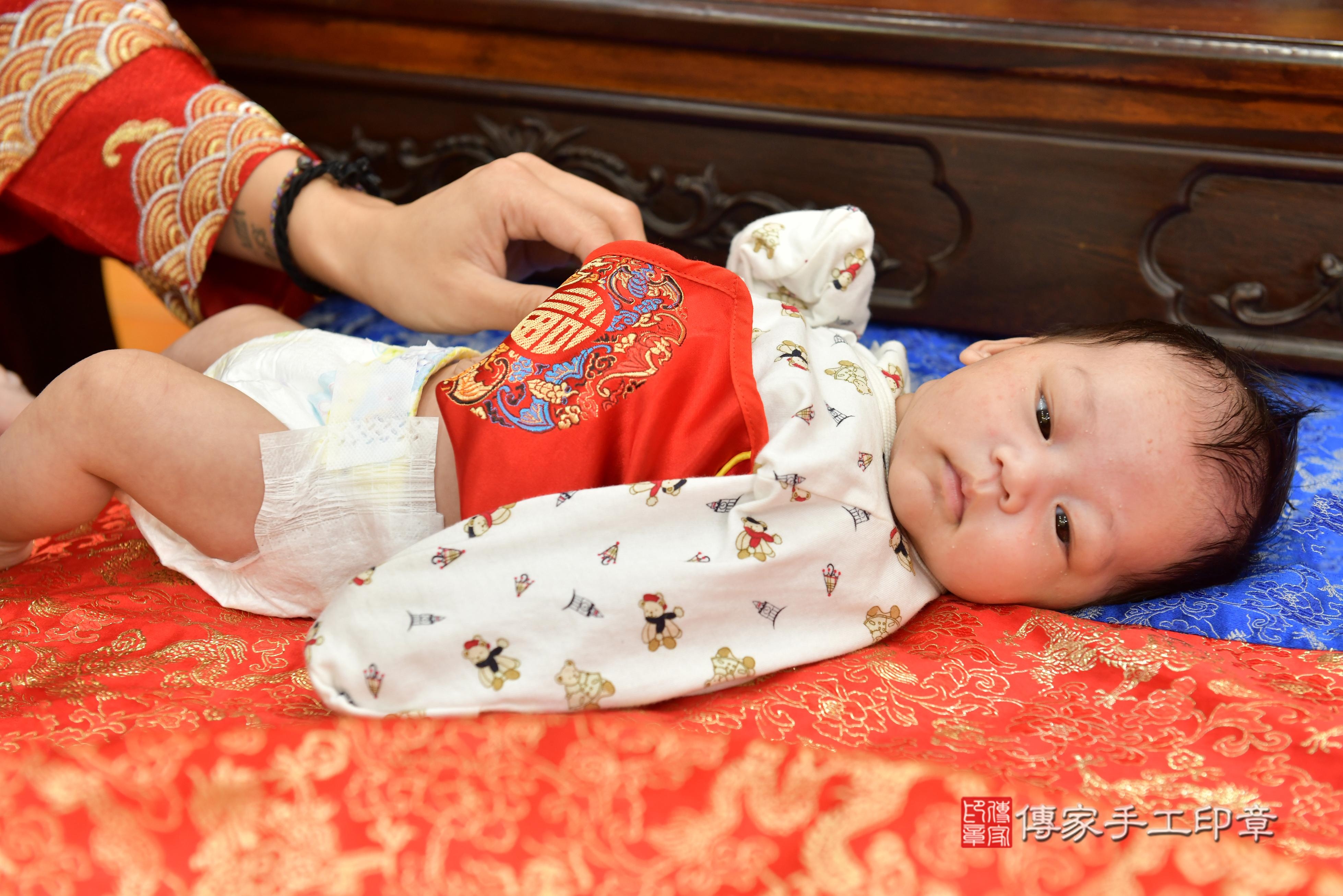 傳家手工印章高雄店、抓周、度脺、美式風會場、傳家嬰兒古禮、吉祥話、抓周道具物品24種、拍照。抓周證書。寶寶抓周、滿周歲、生日快樂、祝福