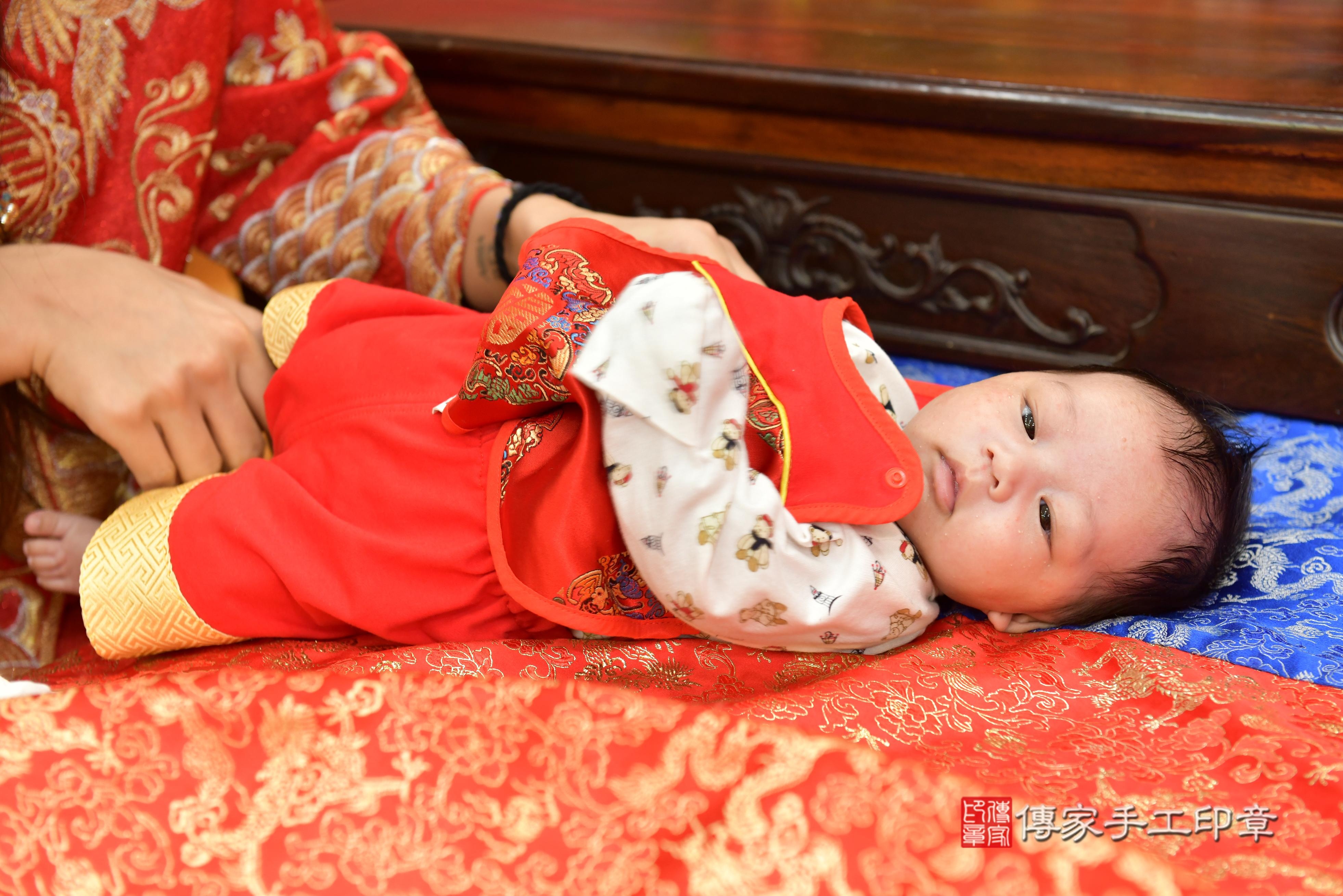 傳家手工印章高雄店、抓周、度脺、美式風會場、傳家嬰兒古禮、吉祥話、抓周道具物品24種、拍照。抓周證書。寶寶抓周、滿周歲、生日快樂、祝福