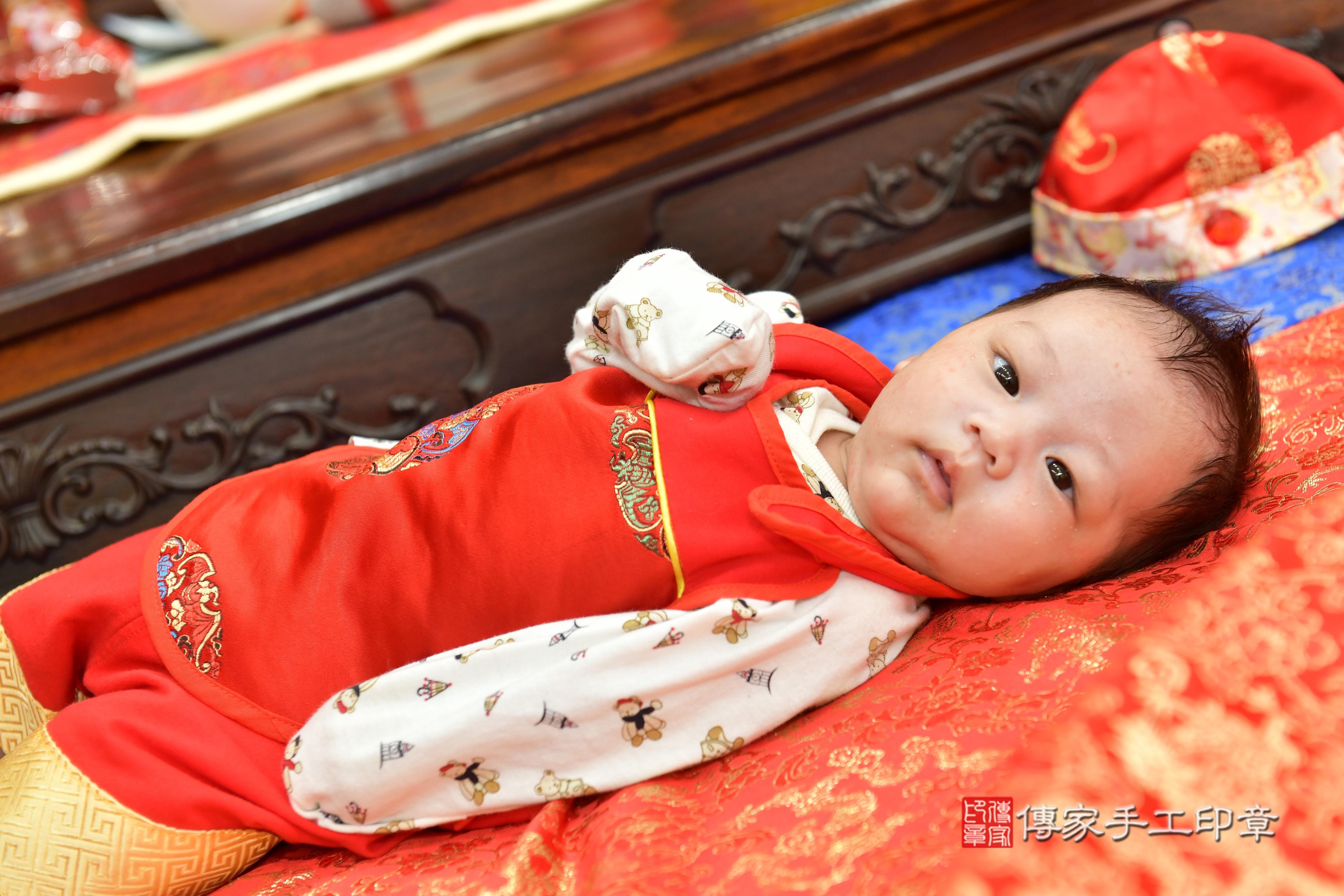 傳家手工印章高雄店、抓周、度脺、美式風會場、傳家嬰兒古禮、吉祥話、抓周道具物品24種、拍照。抓周證書。寶寶抓周、滿周歲、生日快樂、祝福