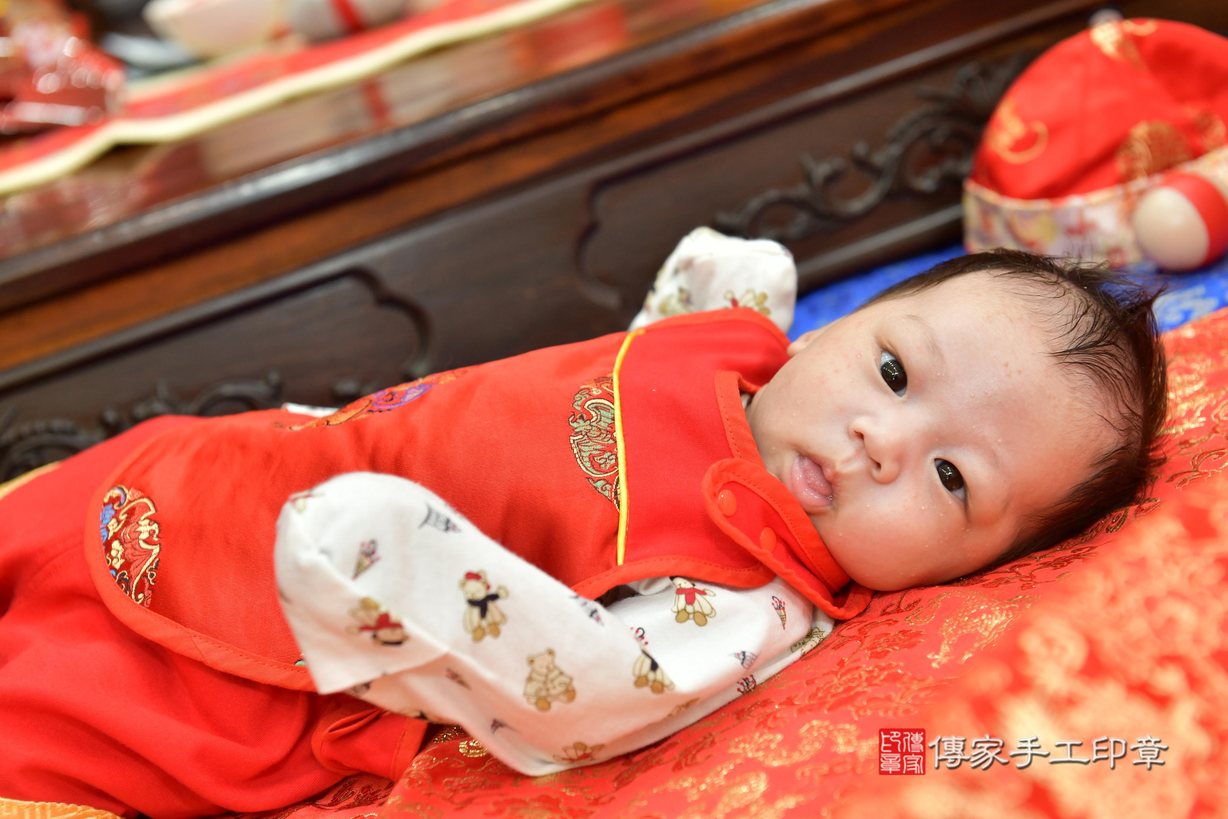 傳家手工印章高雄店、抓周、度脺、美式風會場、傳家嬰兒古禮、吉祥話、抓周道具物品24種、拍照。抓周證書。寶寶抓周、滿周歲、生日快樂、祝福