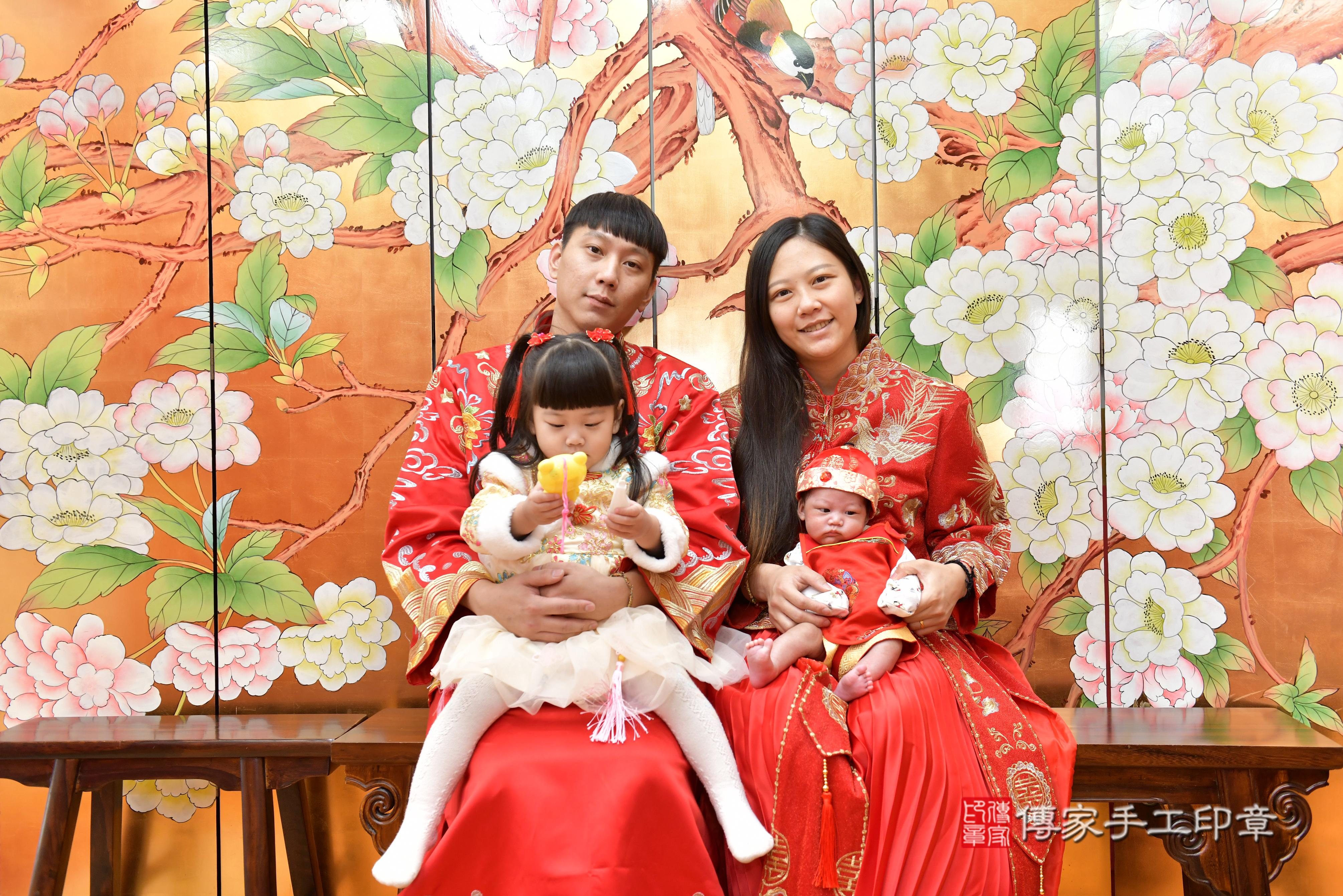 傳家手工印章高雄店、抓周、度脺、美式風會場、傳家嬰兒古禮、吉祥話、抓周道具物品24種、拍照。抓周證書。寶寶抓周、滿周歲、生日快樂、祝福