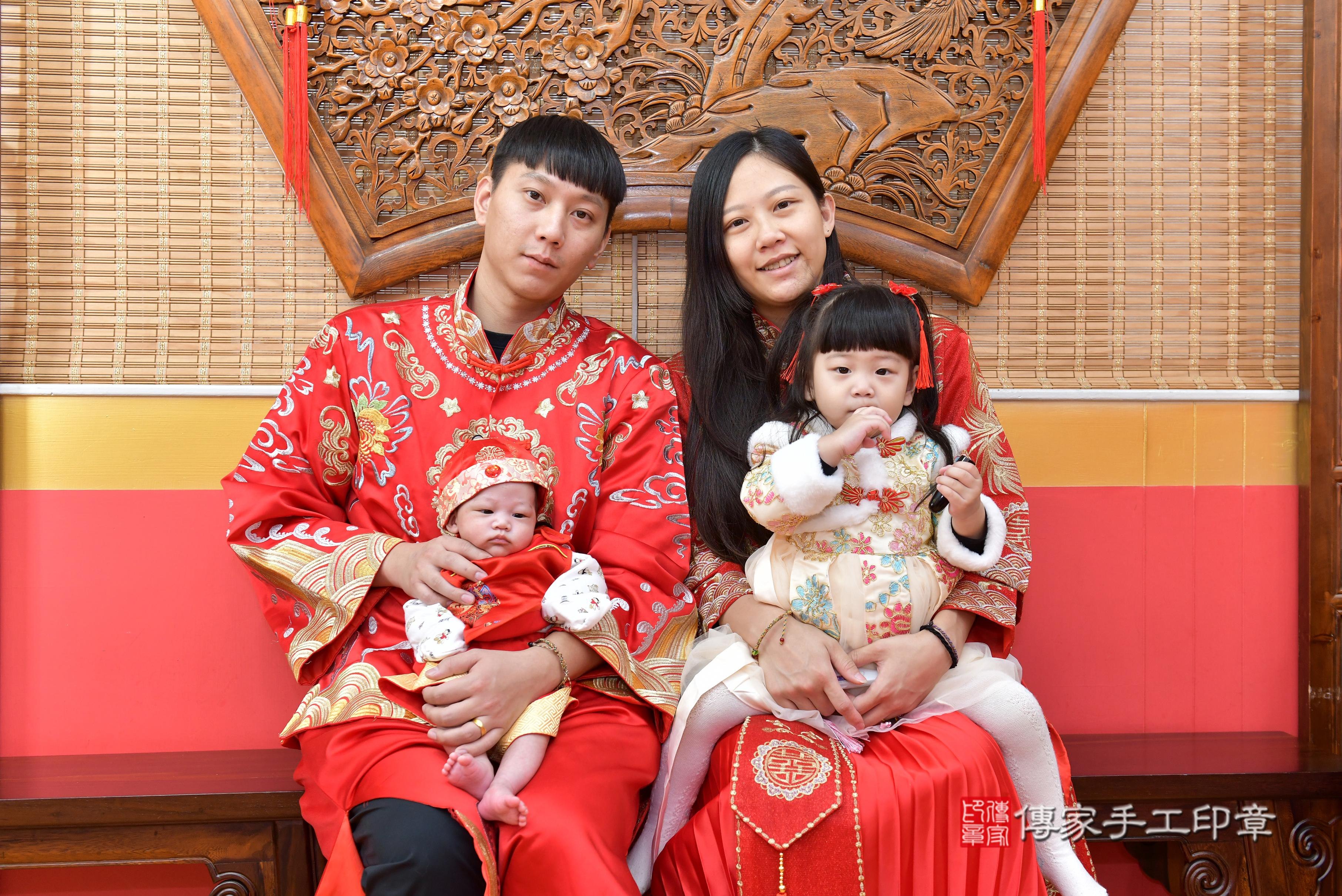 傳家手工印章高雄店、抓周、度脺、美式風會場、傳家嬰兒古禮、吉祥話、抓周道具物品24種、拍照。抓周證書。寶寶抓周、滿周歲、生日快樂、祝福