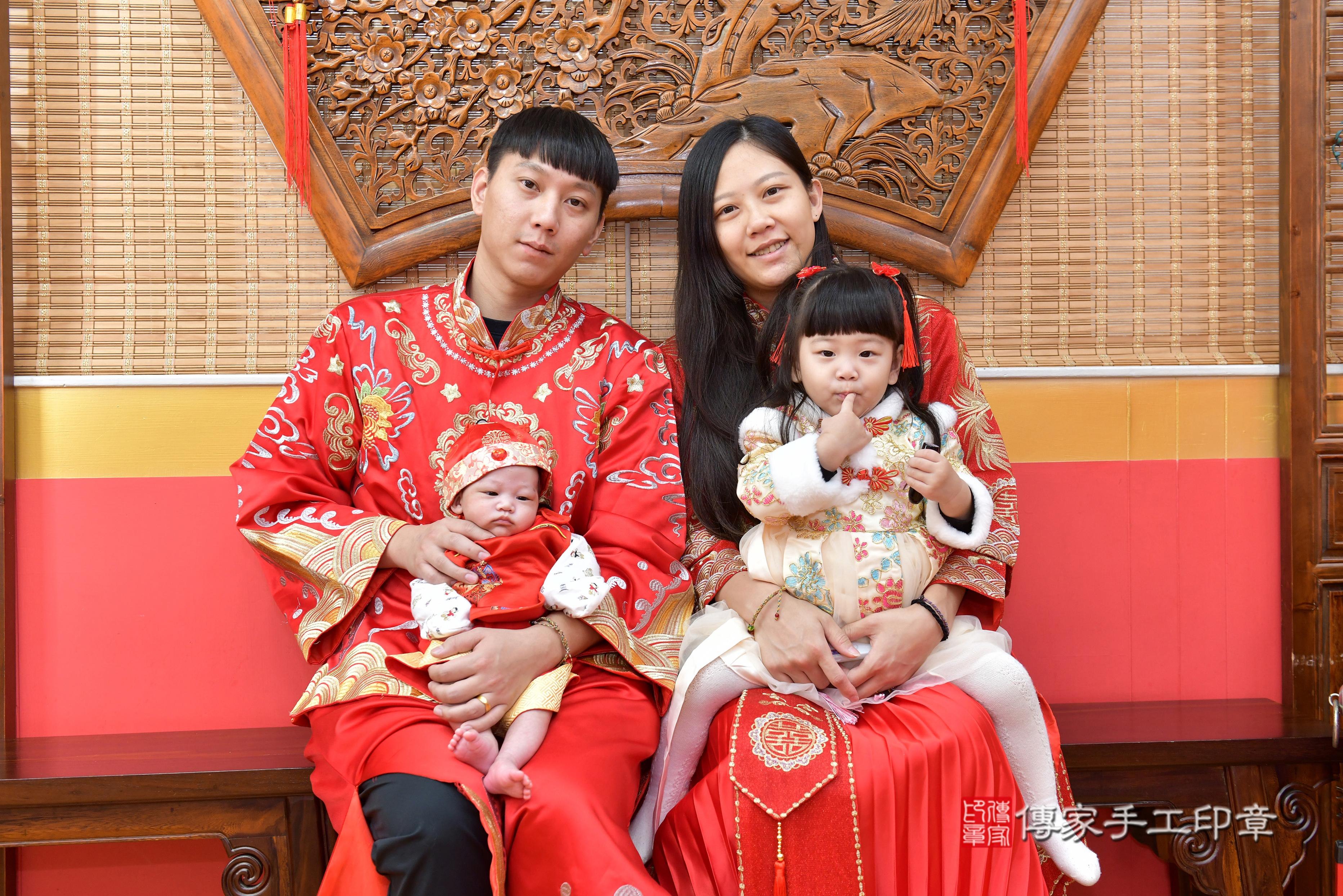 傳家手工印章高雄店、抓周、度脺、美式風會場、傳家嬰兒古禮、吉祥話、抓周道具物品24種、拍照。抓周證書。寶寶抓周、滿周歲、生日快樂、祝福