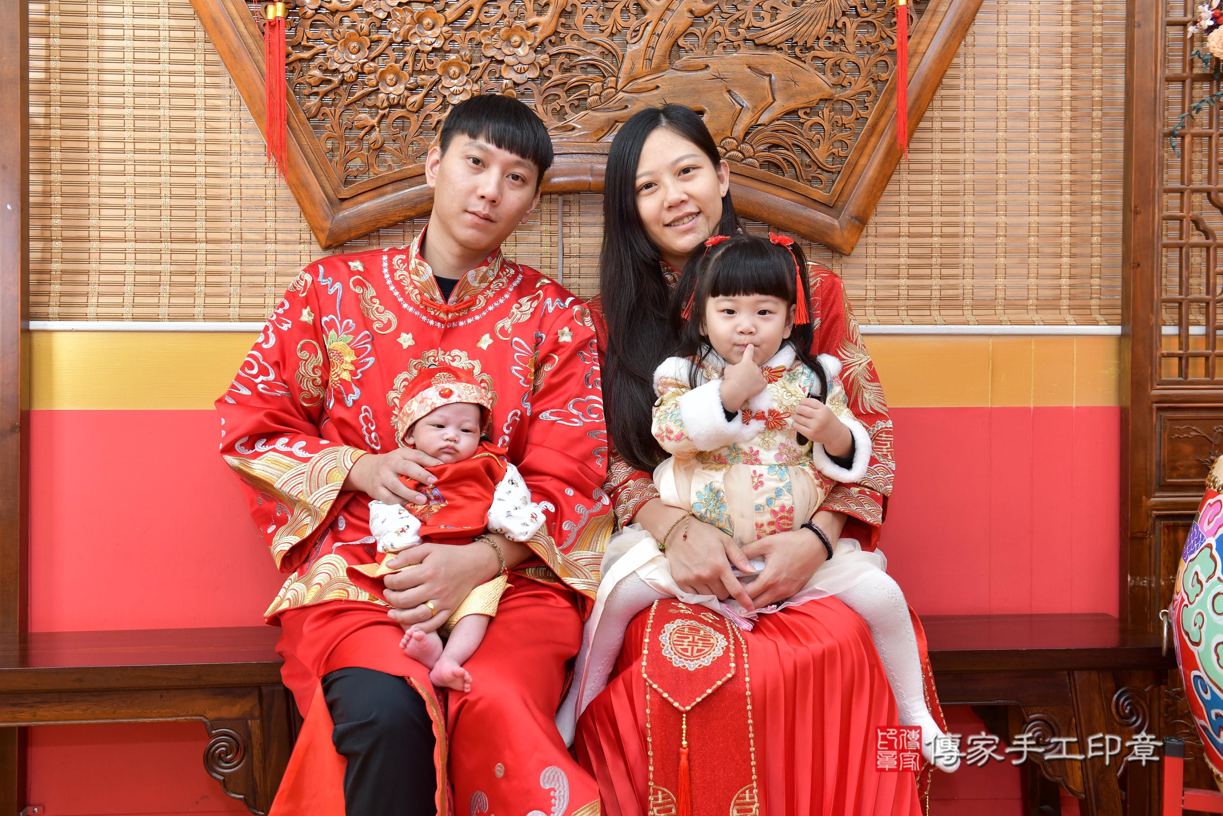 傳家手工印章高雄店、抓周、度脺、美式風會場、傳家嬰兒古禮、吉祥話、抓周道具物品24種、拍照。抓周證書。寶寶抓周、滿周歲、生日快樂、祝福